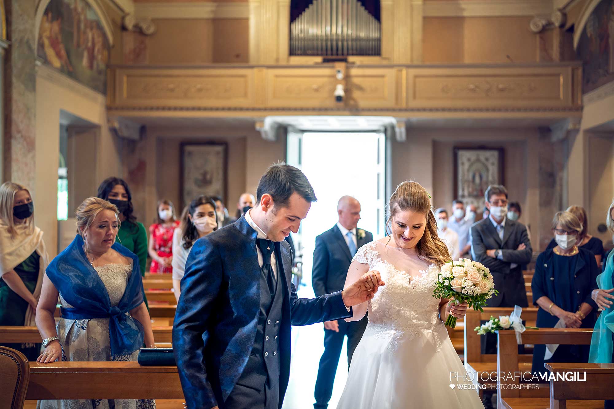 021 fotografo matrimonio reportage wedding sposi ingresso chiesa cerimonia malgrate lago como lecco 021 fotografo matrimonio reportage wedding sposi ingresso chiesa cerimonia malgrate lago como lecco