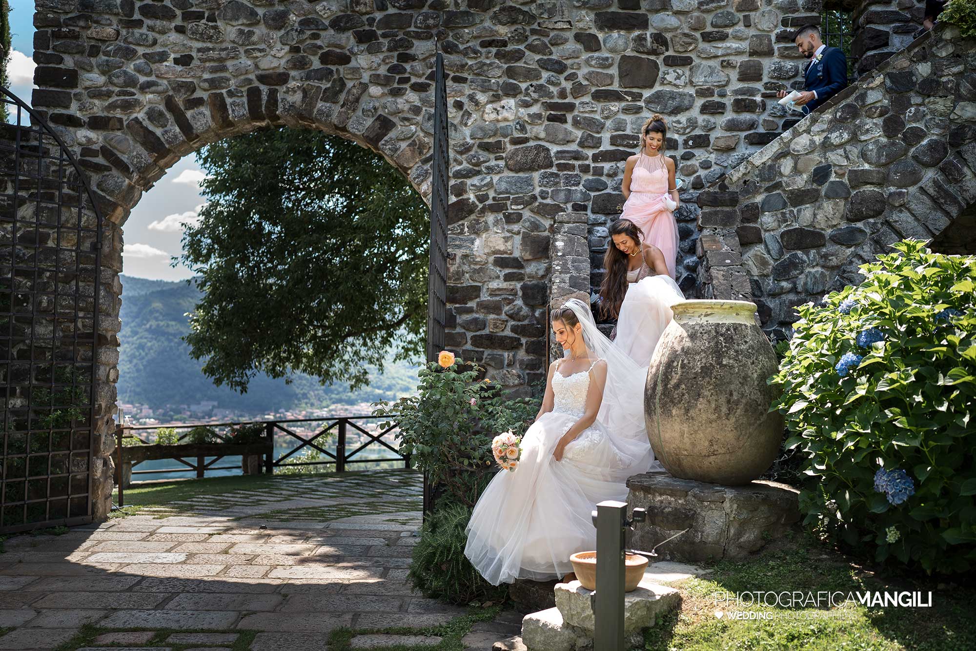 022 fotografo matrimonio reportage wedding sposa ingresso castello rossino calolziocorte lago como lecco 022 fotografo matrimonio reportage wedding sposa ingresso castello rossino calolziocorte lago como lecco