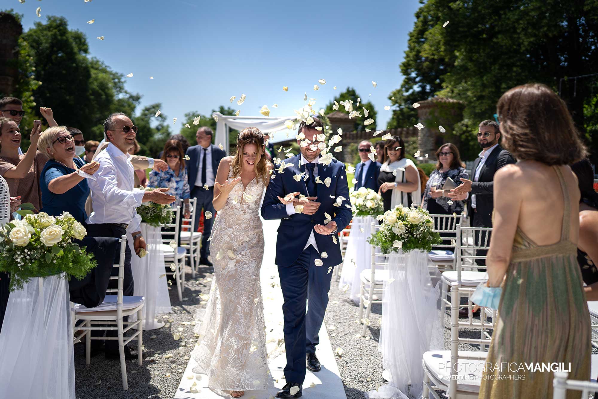 022 reportage foto matrimonio wedding sposi cerimonia rito civile lancio petali uscita castello marne filago bergamo 022 reportage foto matrimonio wedding sposi cerimonia rito civile lancio petali uscita castello marne filago bergamo