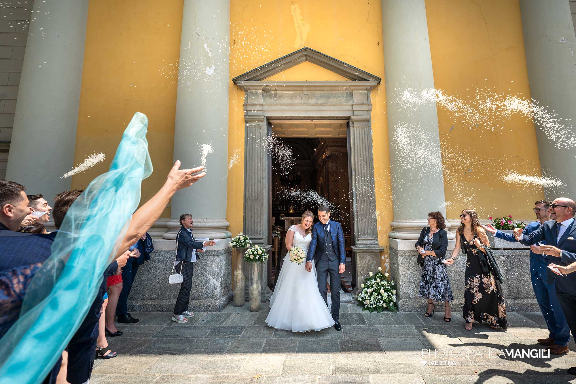 023 fotografo matrimonio reportage wedding sposo uscita chiesa lancio riso cerimonia malgrate lago como lecco 023 fotografo matrimonio reportage wedding sposo uscita chiesa lancio riso cerimonia malgrate lago como lecco