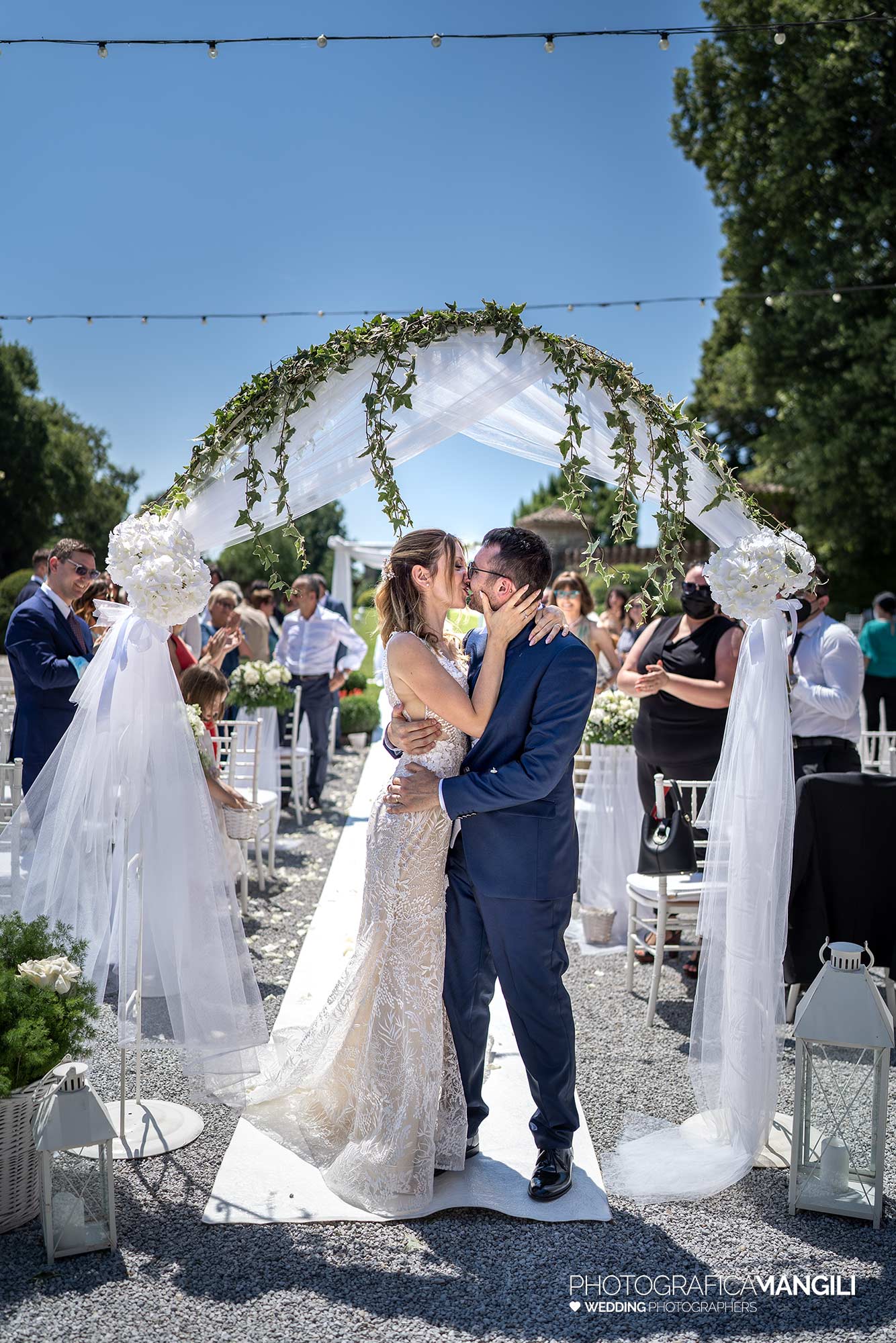 023 reportage foto matrimonio wedding sposi cerimonia rito civile lancio petali uscita castello marne filago bergamo 023 reportage foto matrimonio wedding sposi cerimonia rito civile lancio petali uscita castello marne filago bergamo