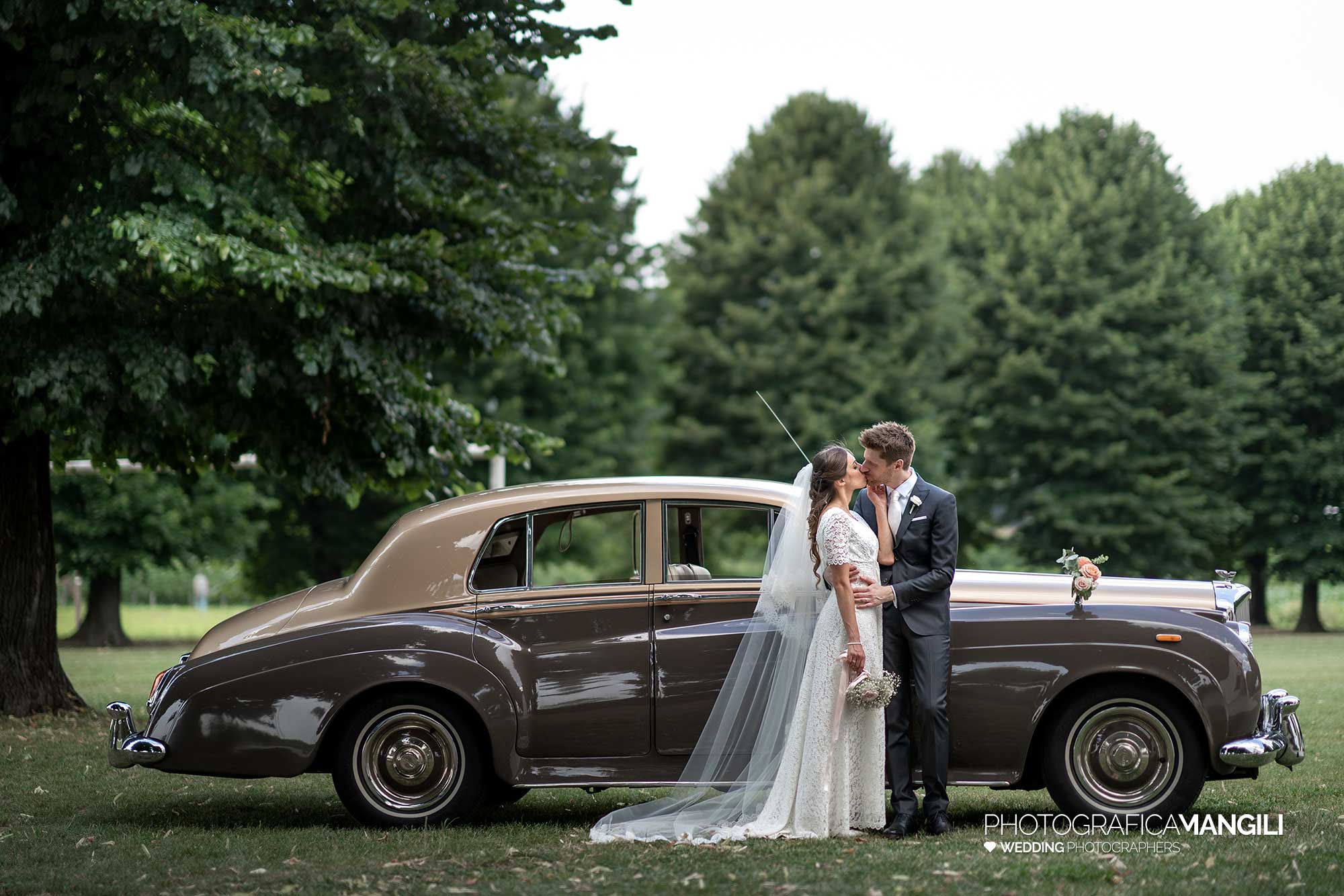 027 ffotografo matrimonio reportage wedding sposi macchina santuario madonna prada mapello bergamo 027 ffotografo matrimonio reportage wedding sposi macchina santuario madonna prada mapello bergamo