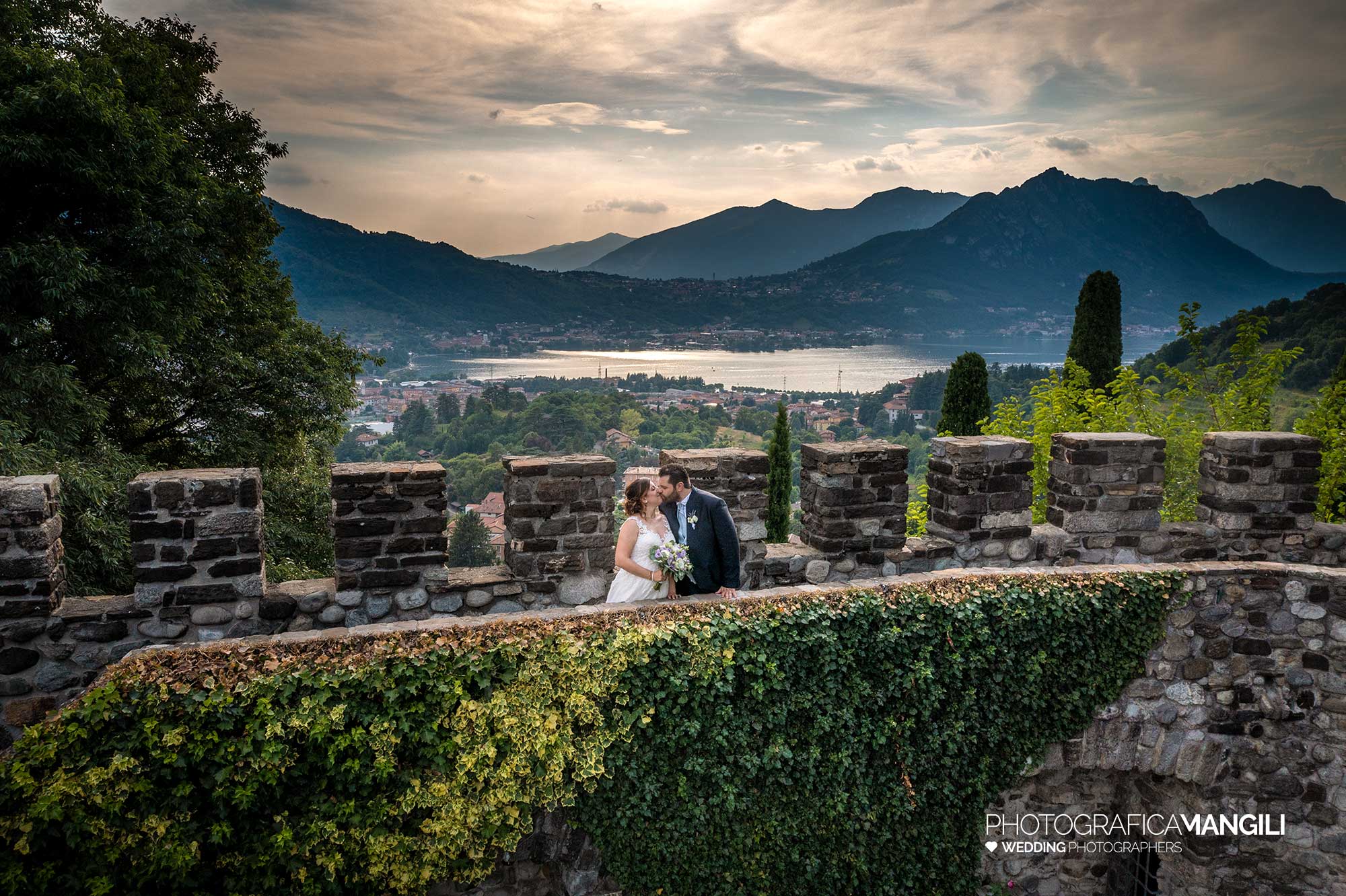 027 fotografo matrimonio reportage wedding ritratto sposi bacio panoramica castello rossino calolziocorte lecco lago como 027 fotografo matrimonio reportage wedding ritratto sposi bacio panoramica castello rossino calolziocorte lecco lago como