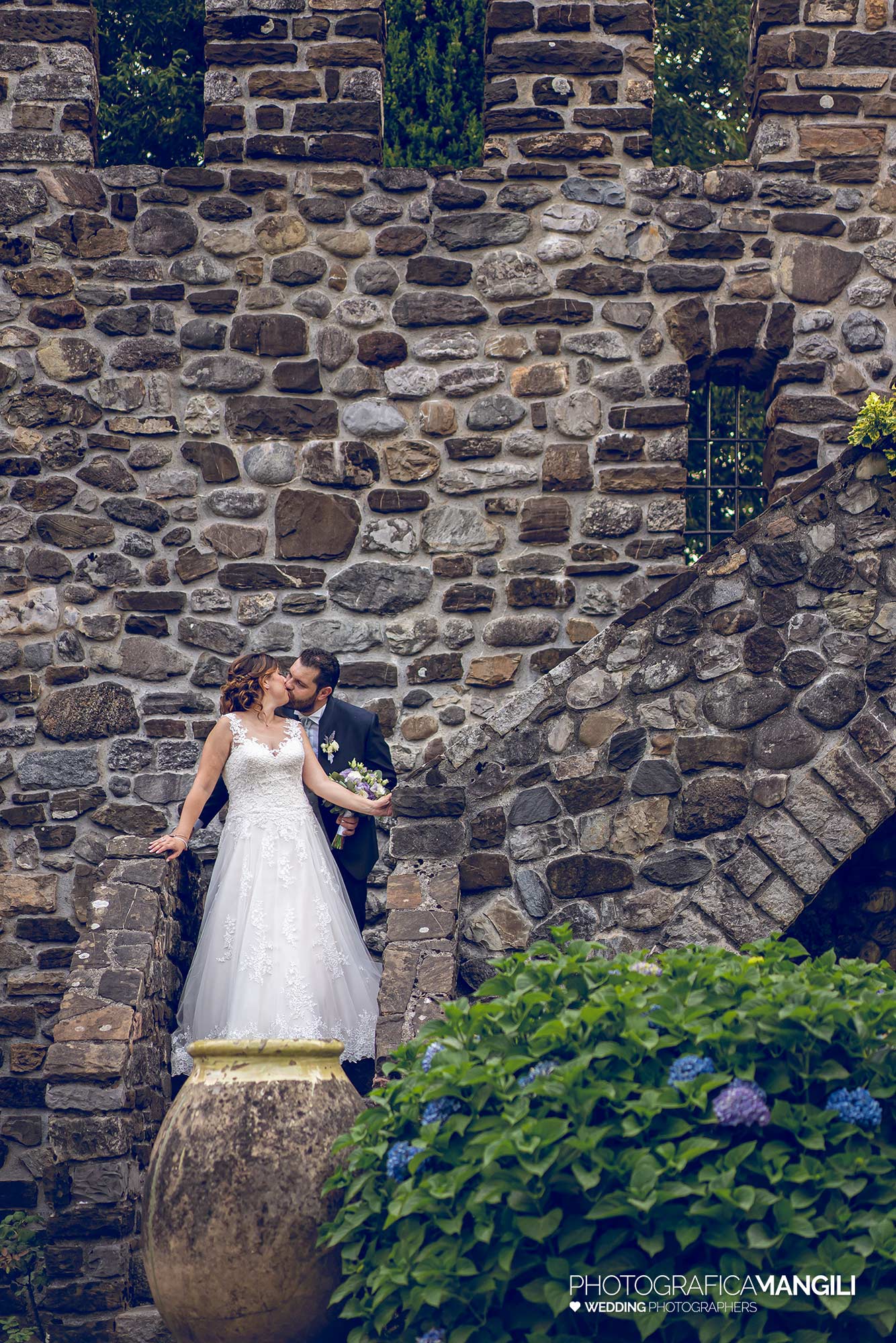 028 fotografo matrimonio reportage wedding ritratto sposi bacio castello rossino calolziocorte lecco lago como 028 fotografo matrimonio reportage wedding ritratto sposi bacio castello rossino calolziocorte lecco lago como