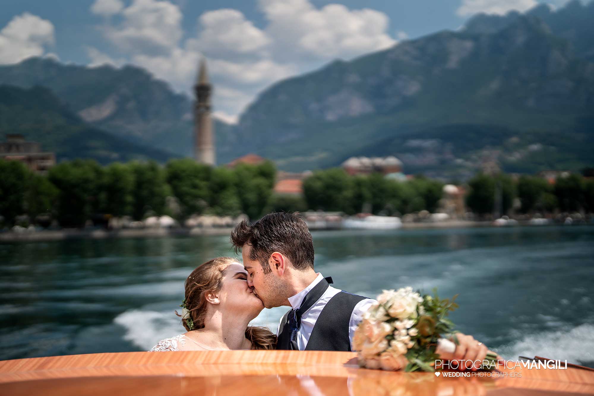 028 fotografo matrimonio reportage wedding sposi barca bacio villa giulia valmadrera lago como lecco 028 fotografo matrimonio reportage wedding sposi barca bacio villa giulia valmadrera lago como lecco