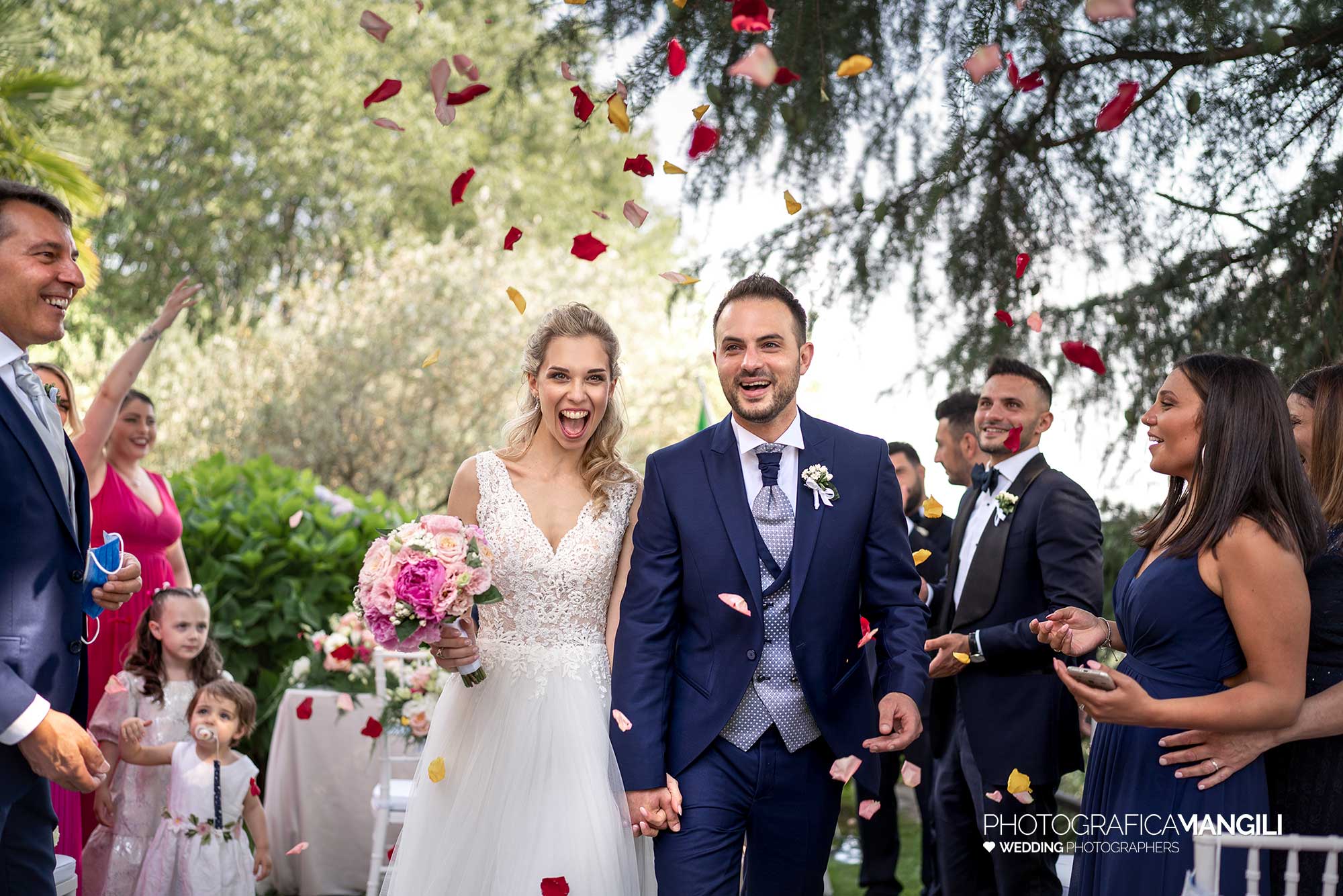 028 fotografo matrimonio reportage wedding sposi cerimonia uscita lancio petali castello rossino calolziocorte lago como lecco 028 fotografo matrimonio reportage wedding sposi cerimonia uscita lancio petali castello rossino calolziocorte lago como lecco