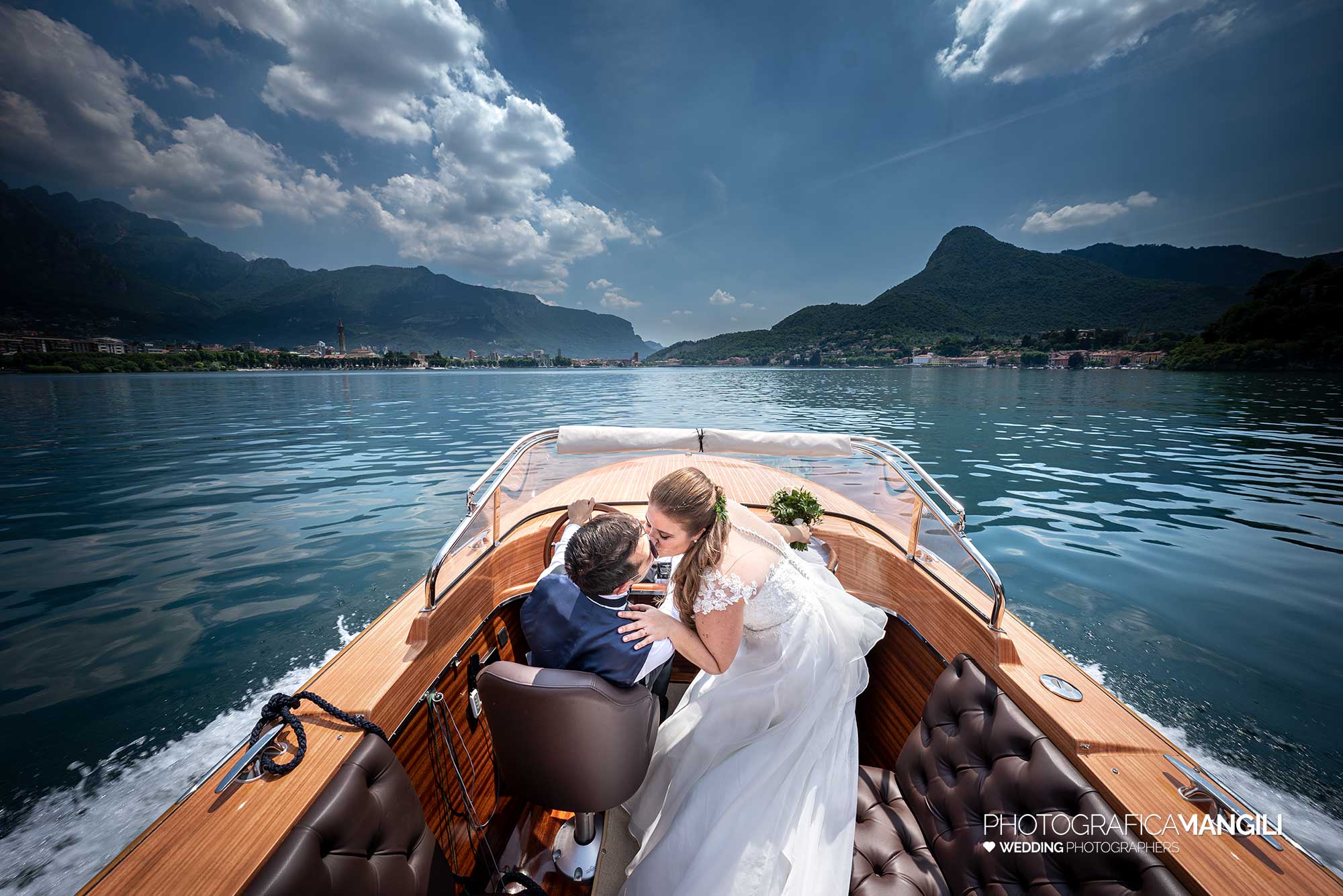 031 fotografo matrimonio reportage wedding sposi barca villa giulia valmadrera lago como lecco 031 fotografo matrimonio reportage wedding sposi barca villa giulia valmadrera lago como lecco