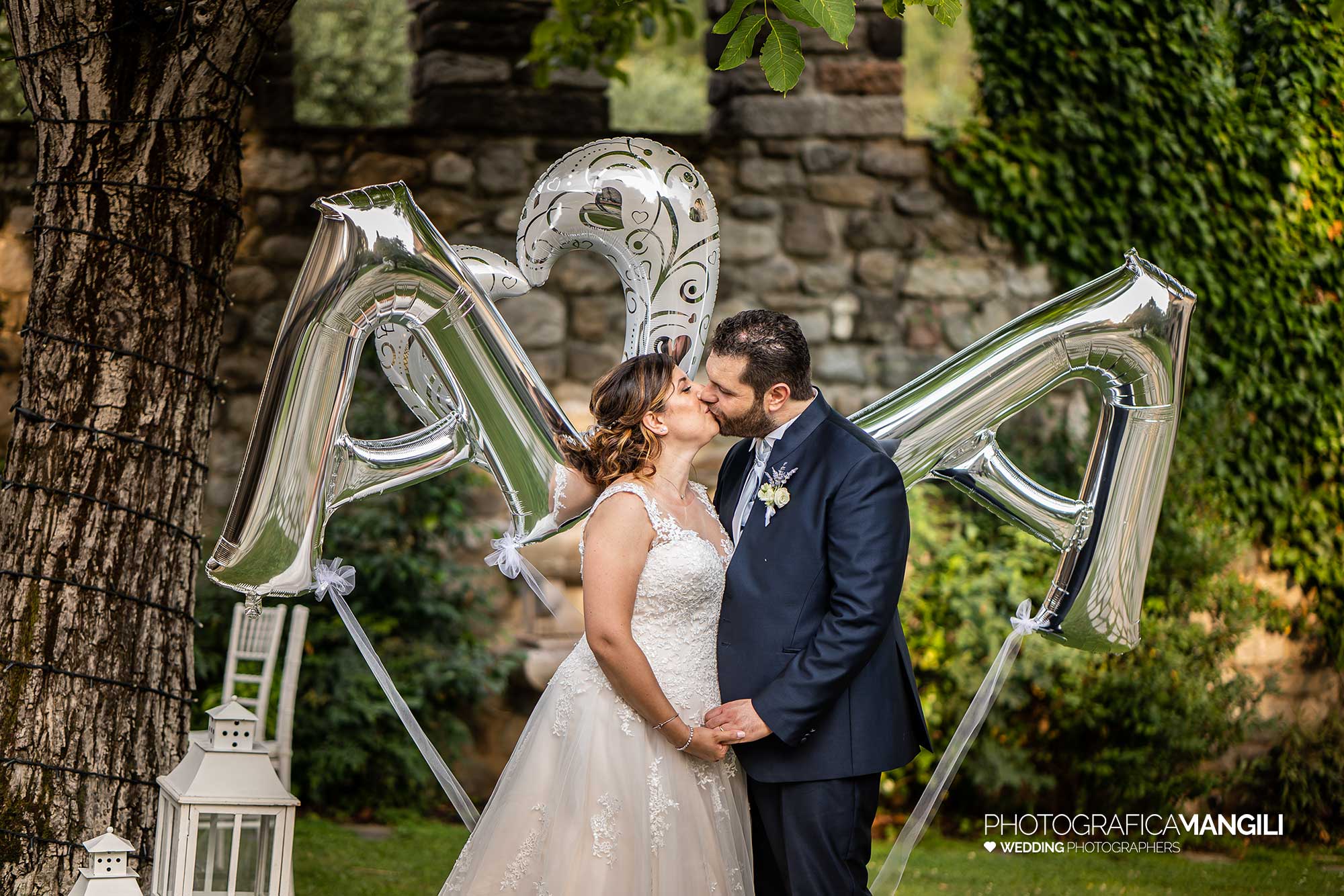032 fotografo matrimonio reportage wedding ritratto sposi palloncini castello rossino calolziocorte lecco lago como 032 fotografo matrimonio reportage wedding ritratto sposi palloncini castello rossino calolziocorte lecco lago como