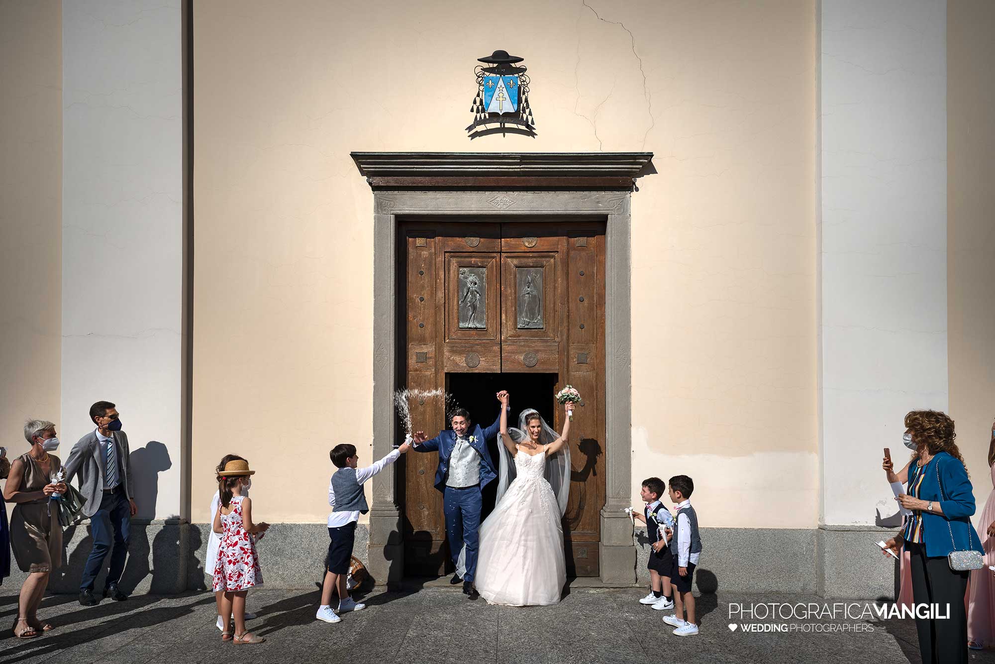 032 fotografo matrimonio reportage wedding sposi chiesa cerimonia uscita lancio petali rossino calolziocorte lago como lecco 032 fotografo matrimonio reportage wedding sposi chiesa cerimonia uscita lancio petali rossino calolziocorte lago como lecco