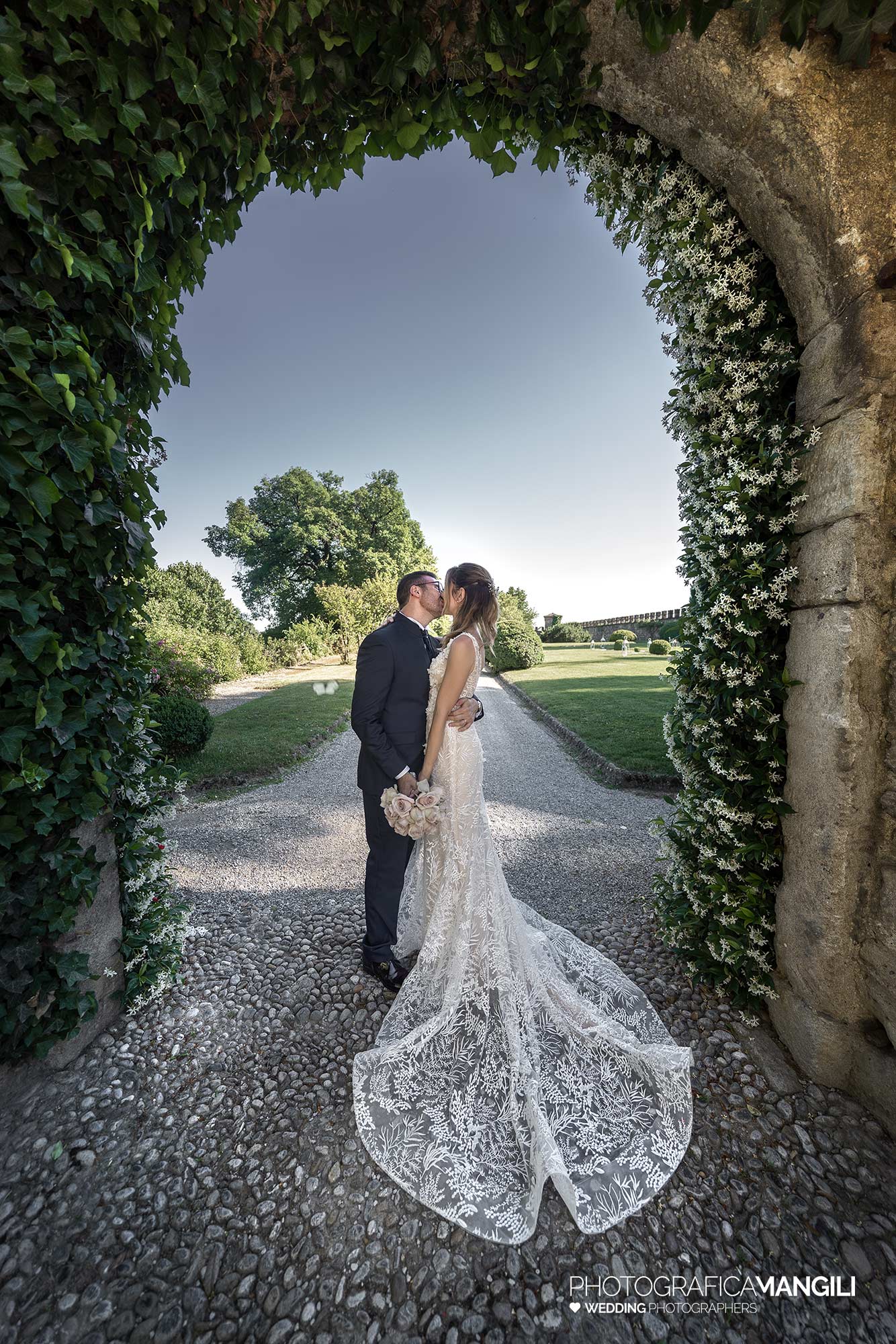 032 reportage foto matrimonio wedding sposi bacio romantico castello marne filago bergamo 032 reportage foto matrimonio wedding sposi bacio romantico castello marne filago bergamo