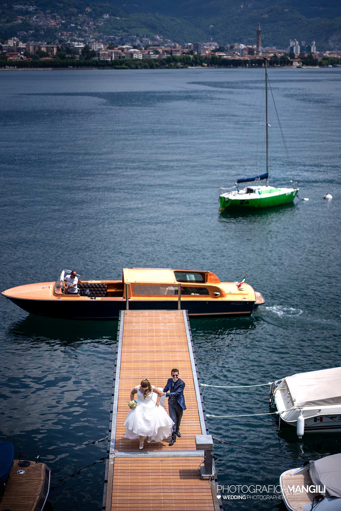 033 fotografo matrimonio reportage wedding sposi barca arrivo villa giulia valmadrera lago como lecco 033 fotografo matrimonio reportage wedding sposi barca arrivo villa giulia valmadrera lago como lecco