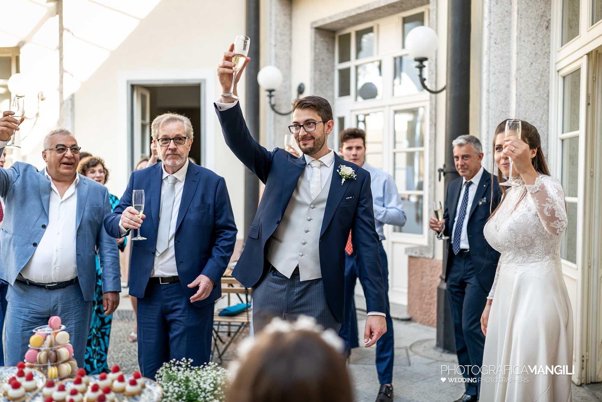 036 fotografo matrimonio reportage wedding sposi brindisi taglio torta villa esengrini montalbano varese 036 fotografo matrimonio reportage wedding sposi brindisi taglio torta villa esengrini montalbano varese