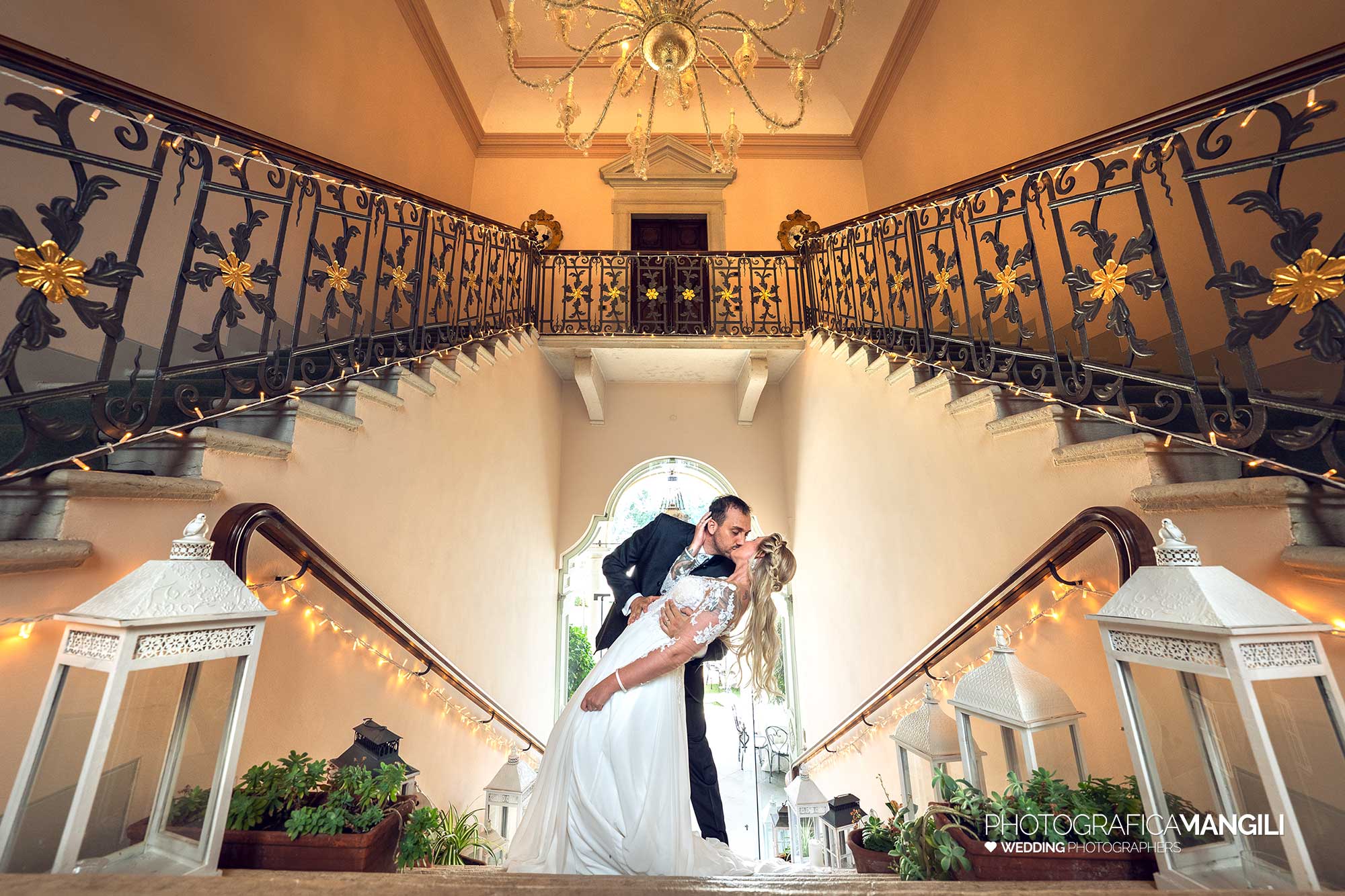 037 fotografo matrimonio reportage wedding sposi scala bacio villa valenca rovato brescia 037 fotografo matrimonio reportage wedding sposi scala bacio villa valenca rovato brescia