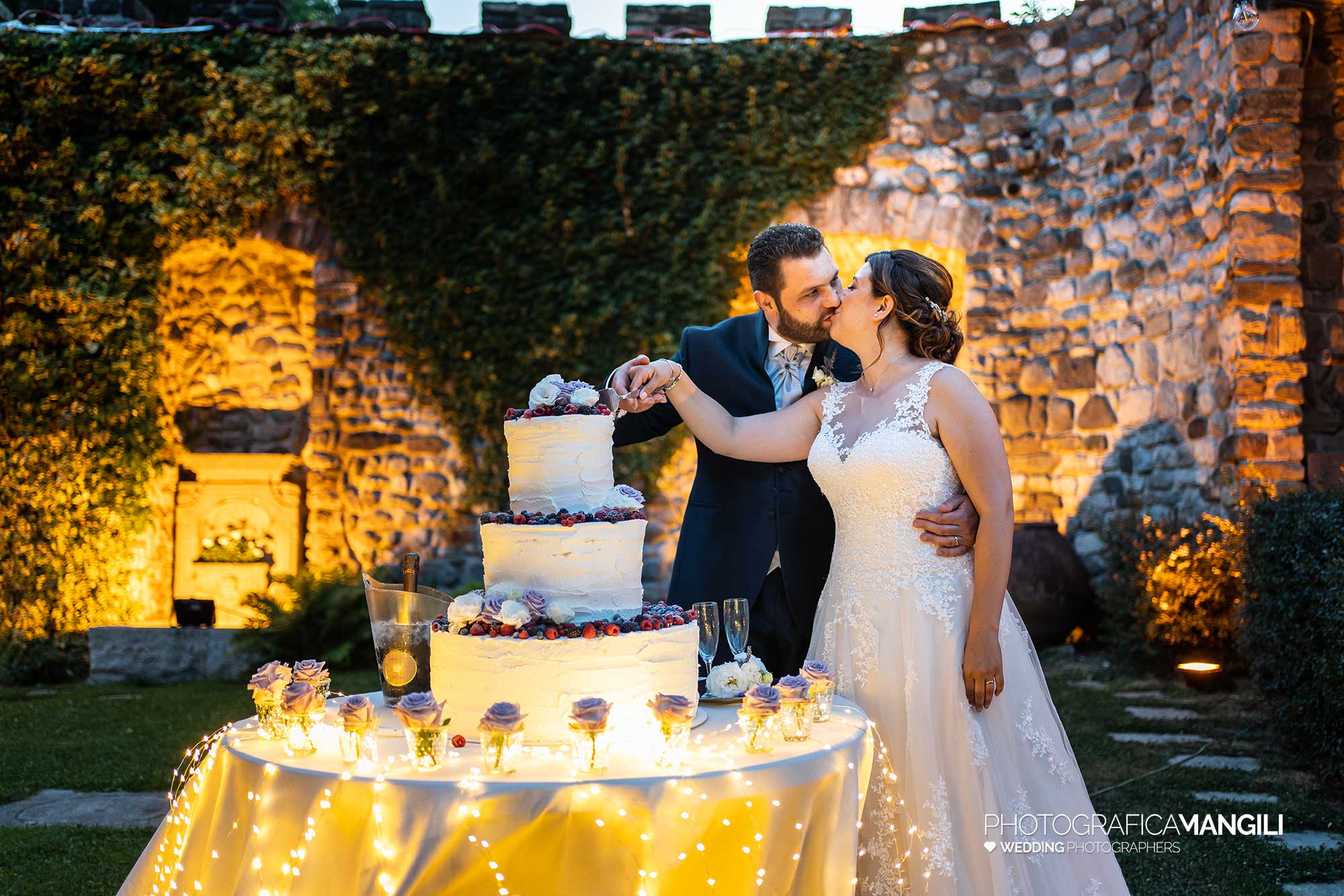 038 fotografo matrimonio reportage wedding ritratto sposi taglio torta castello rossino calolziocorte lecco lago como 038 fotografo matrimonio reportage wedding ritratto sposi taglio torta castello rossino calolziocorte lecco lago como