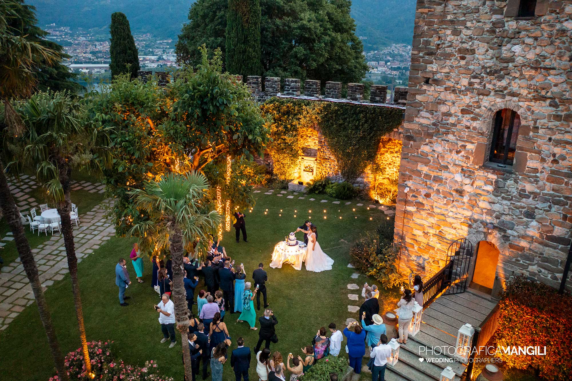 040 fotografo matrimonio reportage wedding ritratto sposi taglio torta castello rossino calolziocorte lecco lago como 040 fotografo matrimonio reportage wedding ritratto sposi taglio torta castello rossino calolziocorte lecco lago como