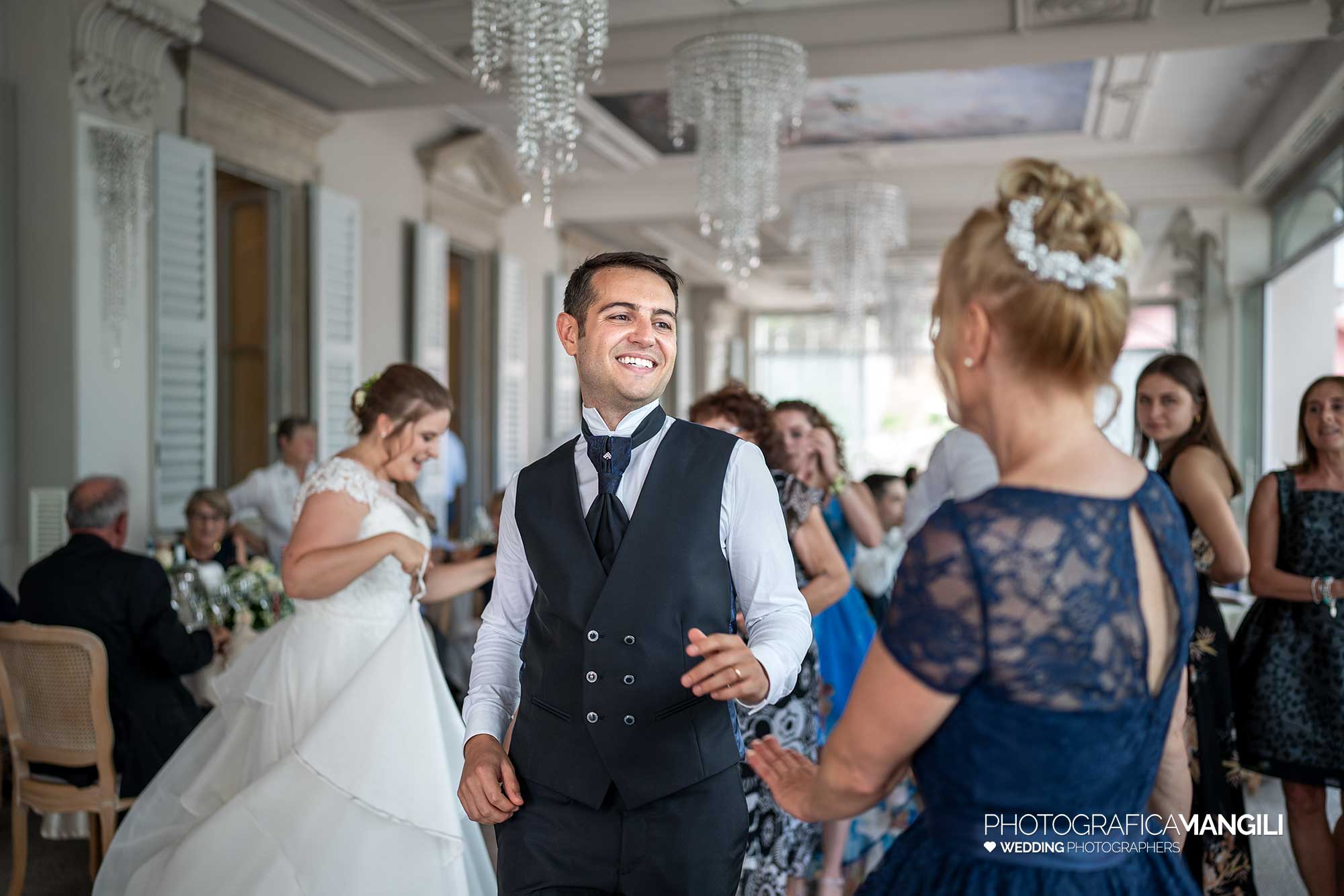 040 fotografo matrimonio reportage wedding sposi balli villa giulia valmadrera lago como lecco 040 fotografo matrimonio reportage wedding sposi balli villa giulia valmadrera lago como lecco