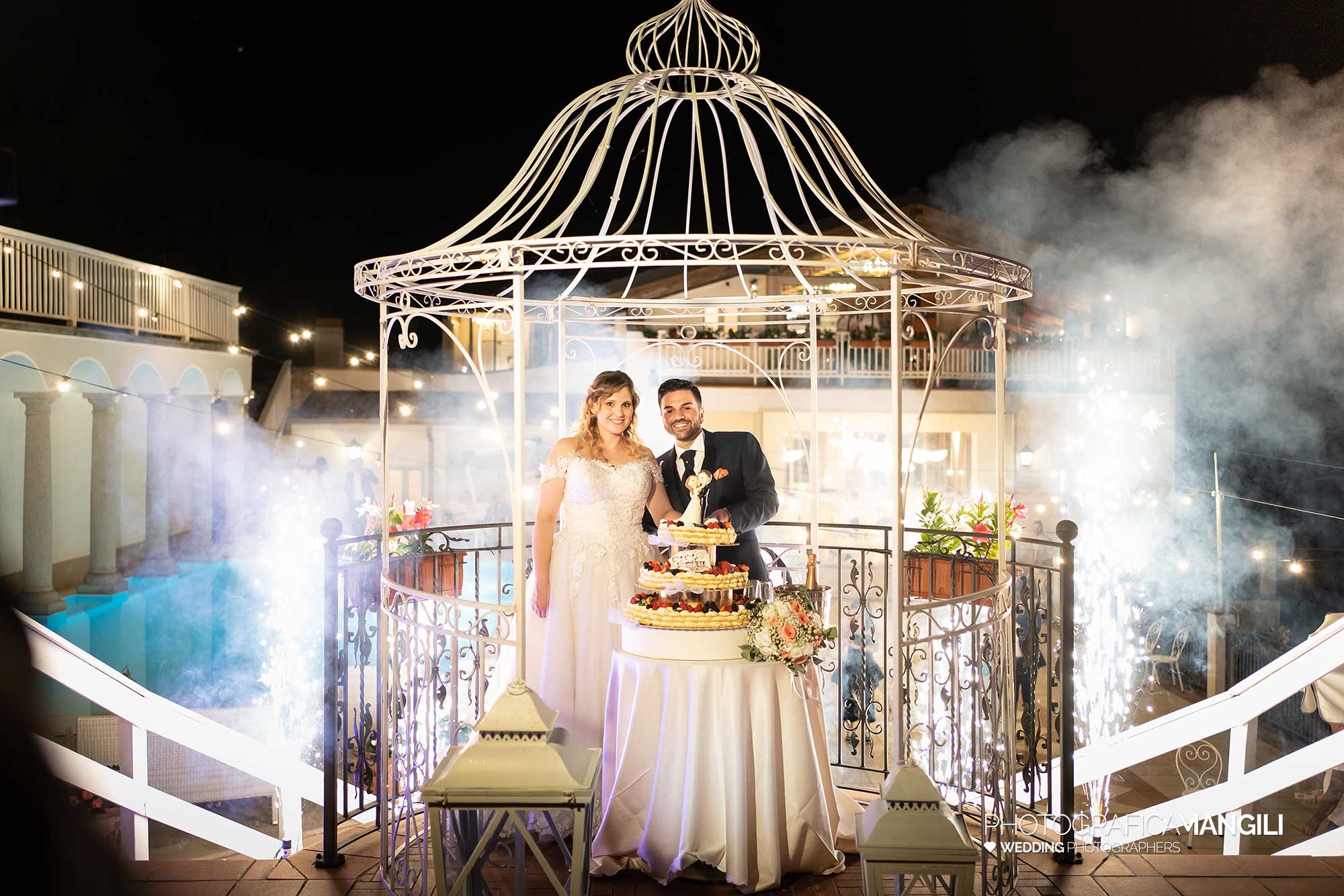 040 reportage foto matrimonio wedding ritratto sposi taglio torta fontanile gandosso bergamo 040 reportage foto matrimonio wedding ritratto sposi taglio torta fontanile gandosso bergamo