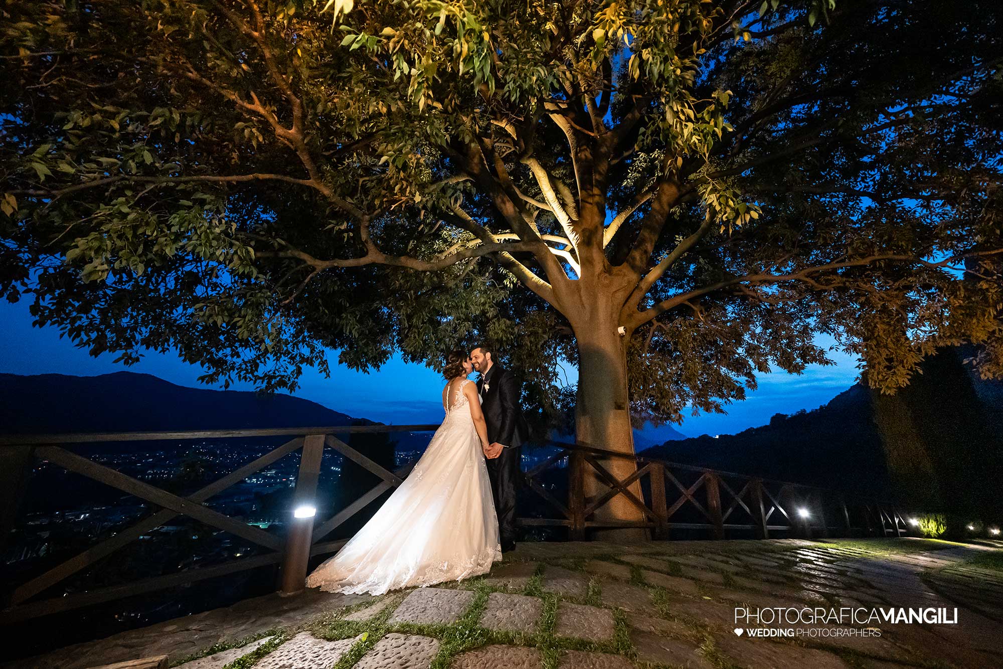 041 fotografo matrimonio reportage wedding ritratto sposi imbrunire castello rossino calolziocorte lecco lago como 041 fotografo matrimonio reportage wedding ritratto sposi imbrunire castello rossino calolziocorte lecco lago como