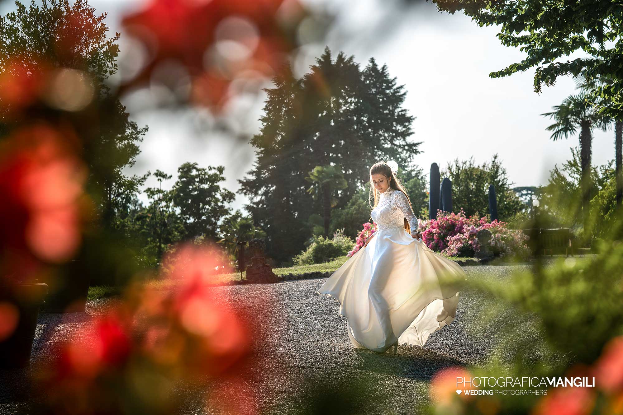 041 fotografo matrimonio reportage wedding sposi giardino villa esengrini montalbano varese 1 041 fotografo matrimonio reportage wedding sposi giardino villa esengrini montalbano varese 1