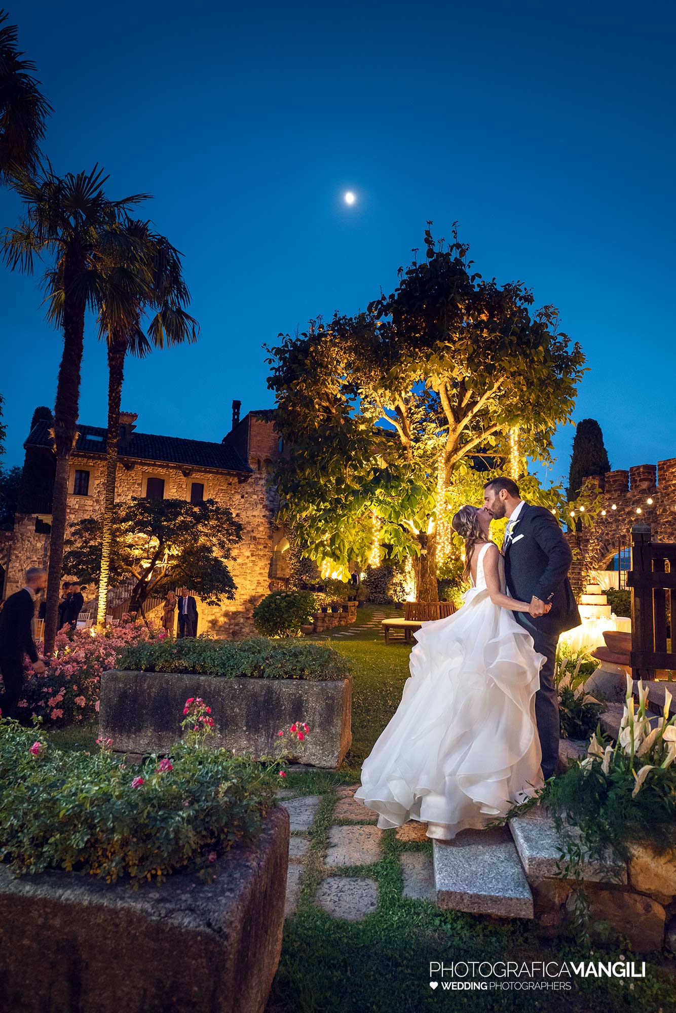 041 fotografo matrimonio reportage wedding sposi imbrunire luna castello rossino calolziocorte lago como lecco 041 fotografo matrimonio reportage wedding sposi imbrunire luna castello rossino calolziocorte lago como lecco