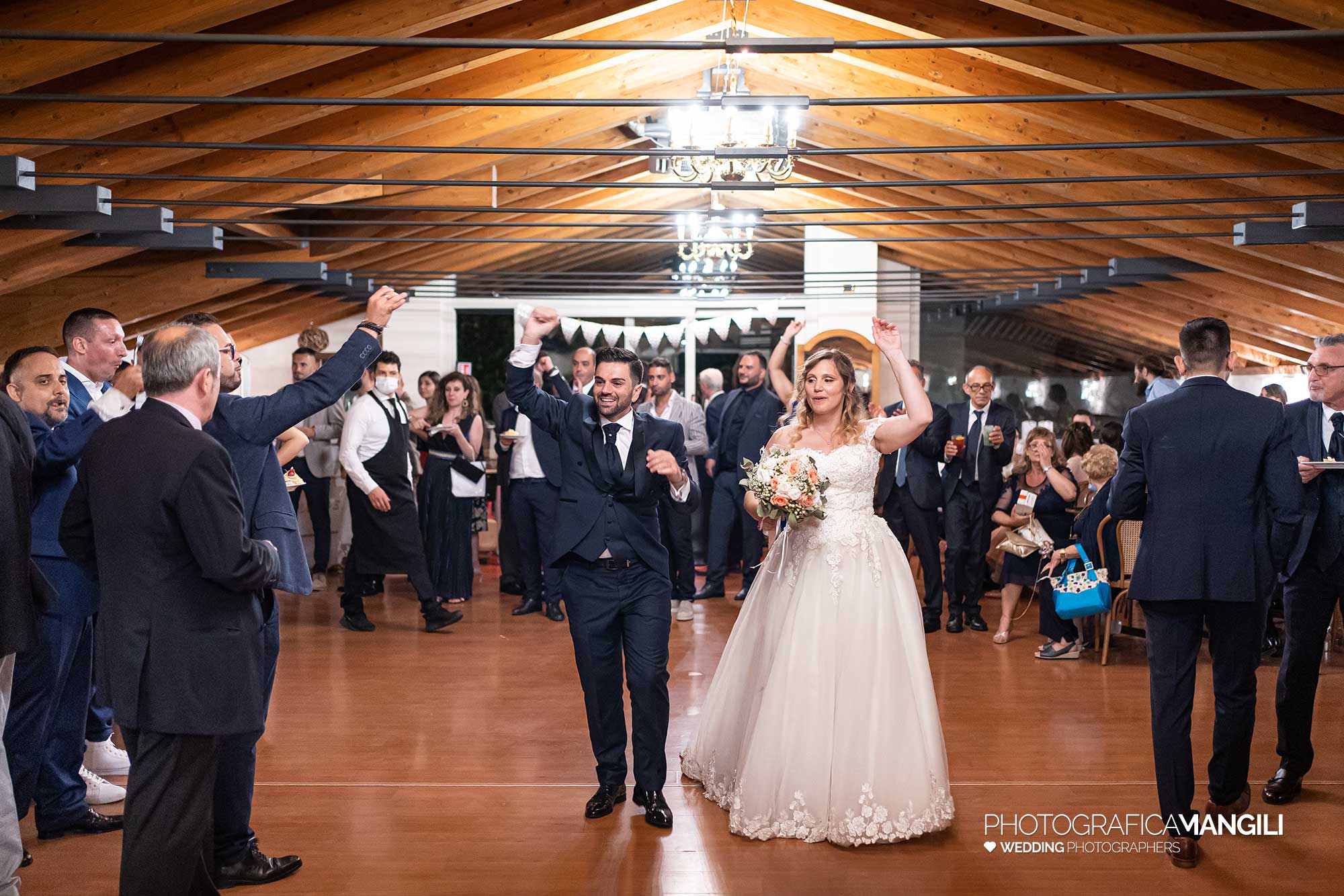 042 reportage foto matrimonio wedding ritratto sposi fontanile balli amici gandosso bergamo 042 reportage foto matrimonio wedding ritratto sposi fontanile balli amici gandosso bergamo