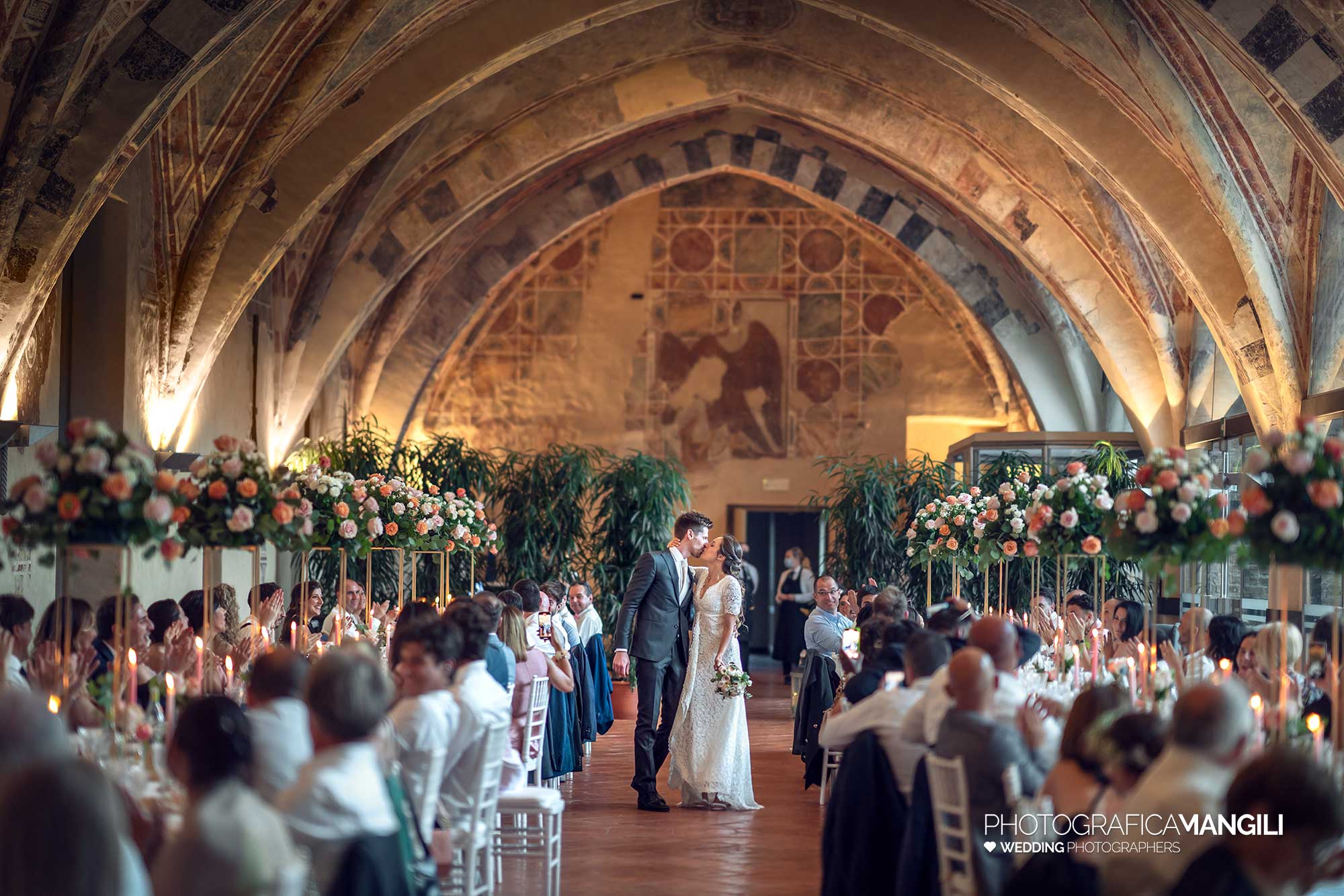 043 fotografo matrimonio reportage wedding sposi ingresso sala pranzo castello visconteo cassano d adda milano 043 fotografo matrimonio reportage wedding sposi ingresso sala pranzo castello visconteo cassano d adda milano