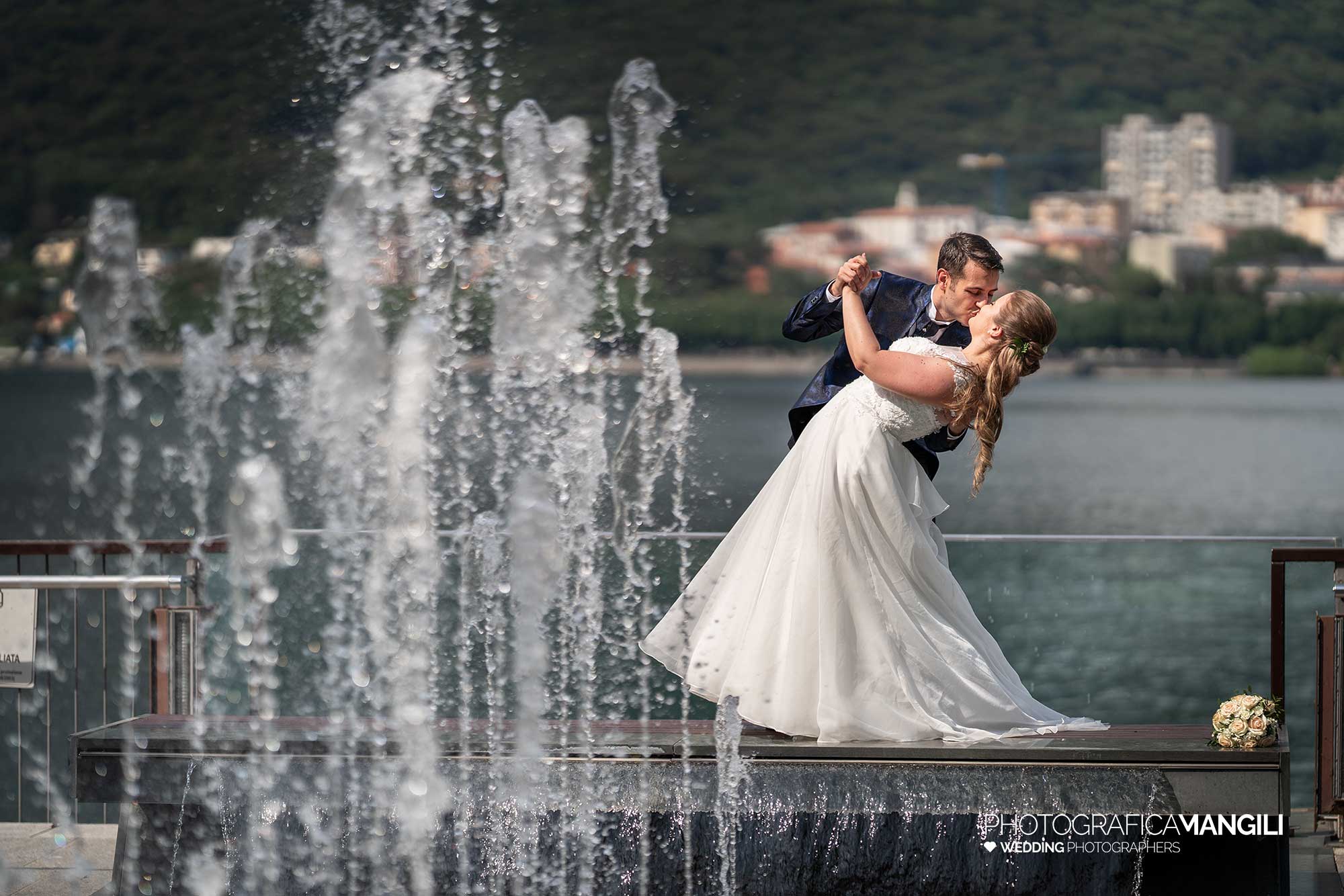 047 fotografo matrimonio reportage wedding sposi ritratto fontana lungolago malgrate lago como lecco 047 fotografo matrimonio reportage wedding sposi ritratto fontana lungolago malgrate lago como lecco