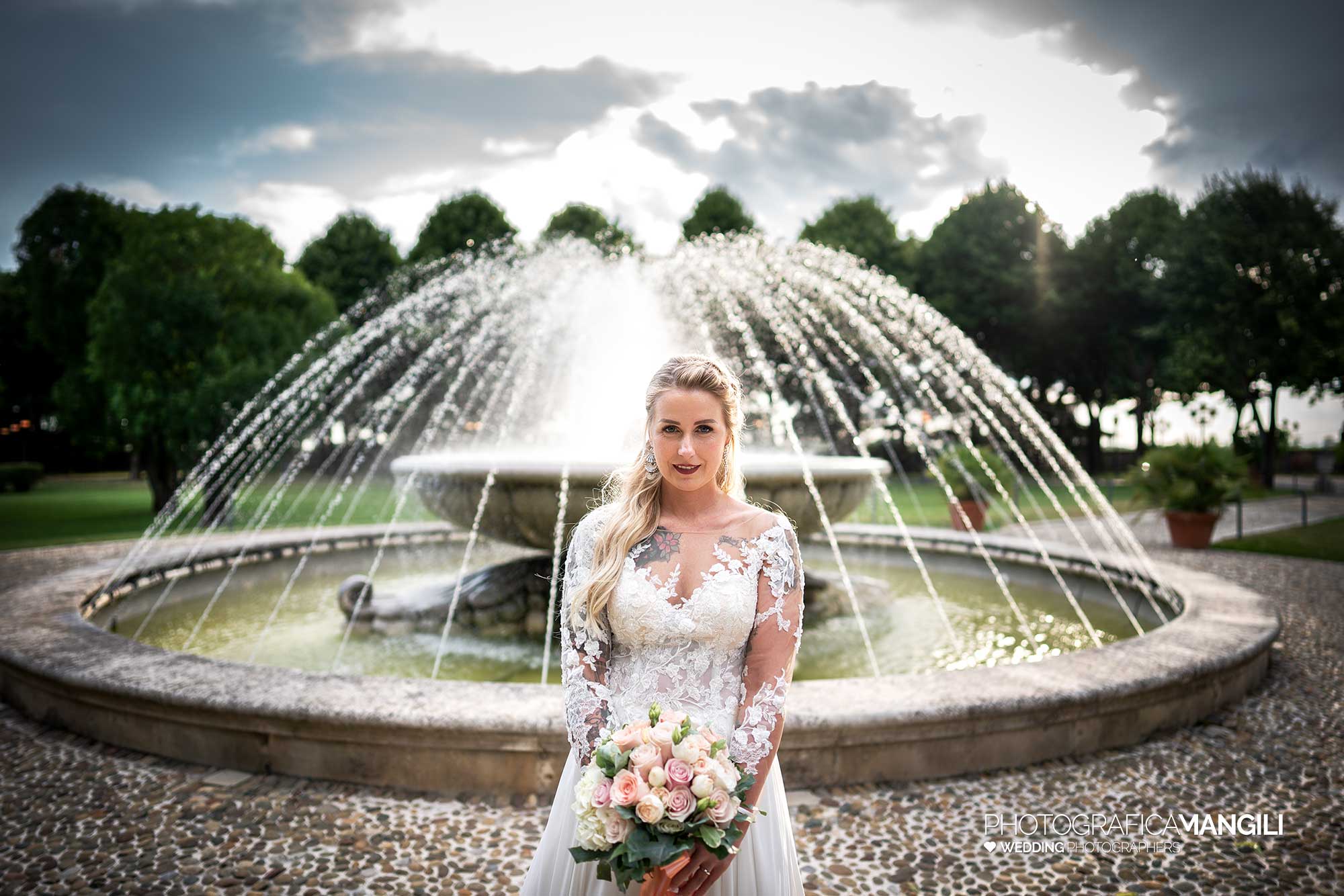 048 fotografo matrimonio reportage wedding sposi fontana villa valenca rovato brescia 048 fotografo matrimonio reportage wedding sposi fontana villa valenca rovato brescia