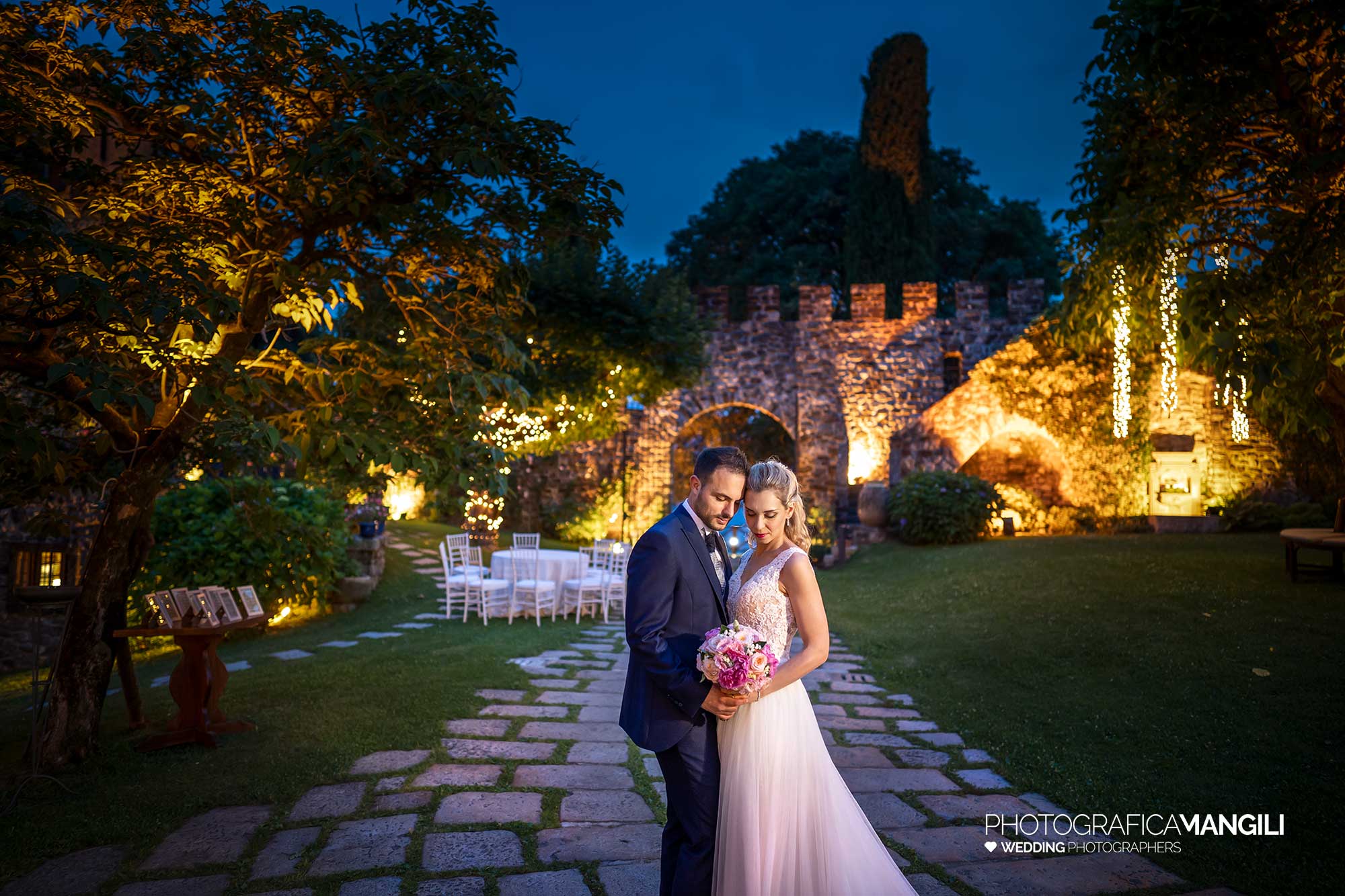 049 fotografo matrimonio reportage wedding sposi imbrunire romantico castello rossino calolziocorte lago como lecco 049 fotografo matrimonio reportage wedding sposi imbrunire romantico castello rossino calolziocorte lago como lecco