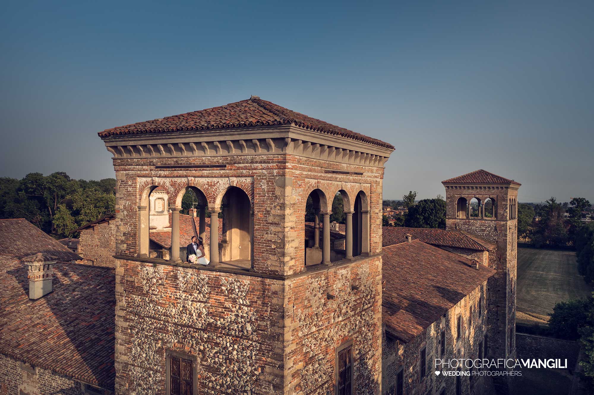 049 fotografo matrimonio reportage wedding sposi panoramica castello cavernago bergamo 049 fotografo matrimonio reportage wedding sposi panoramica castello cavernago bergamo