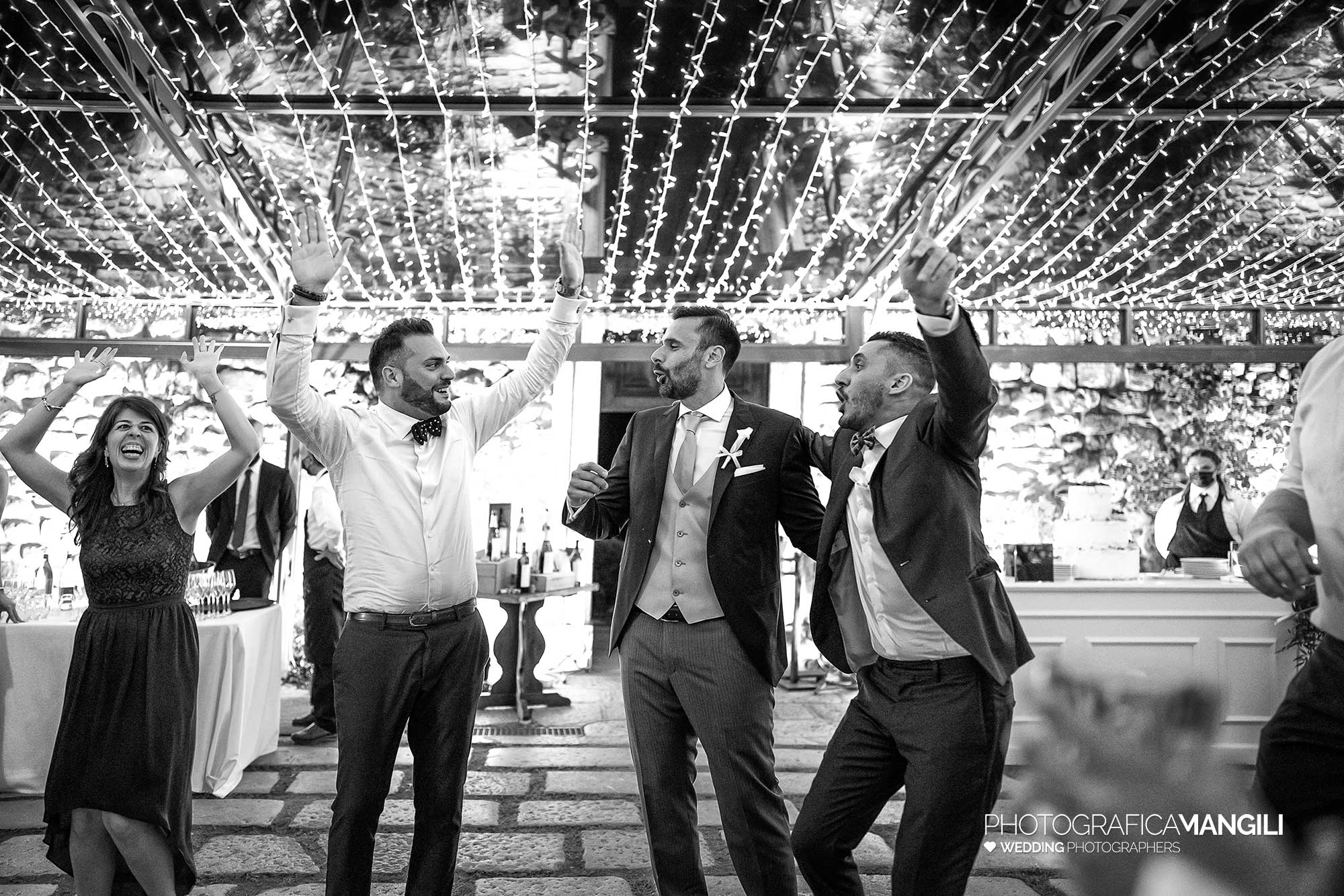 050 fotografo matrimonio reportage wedding sposi balli amici invitati castello rossino calolziocorte lago como lecco 050 fotografo matrimonio reportage wedding sposi balli amici invitati castello rossino calolziocorte lago como lecco