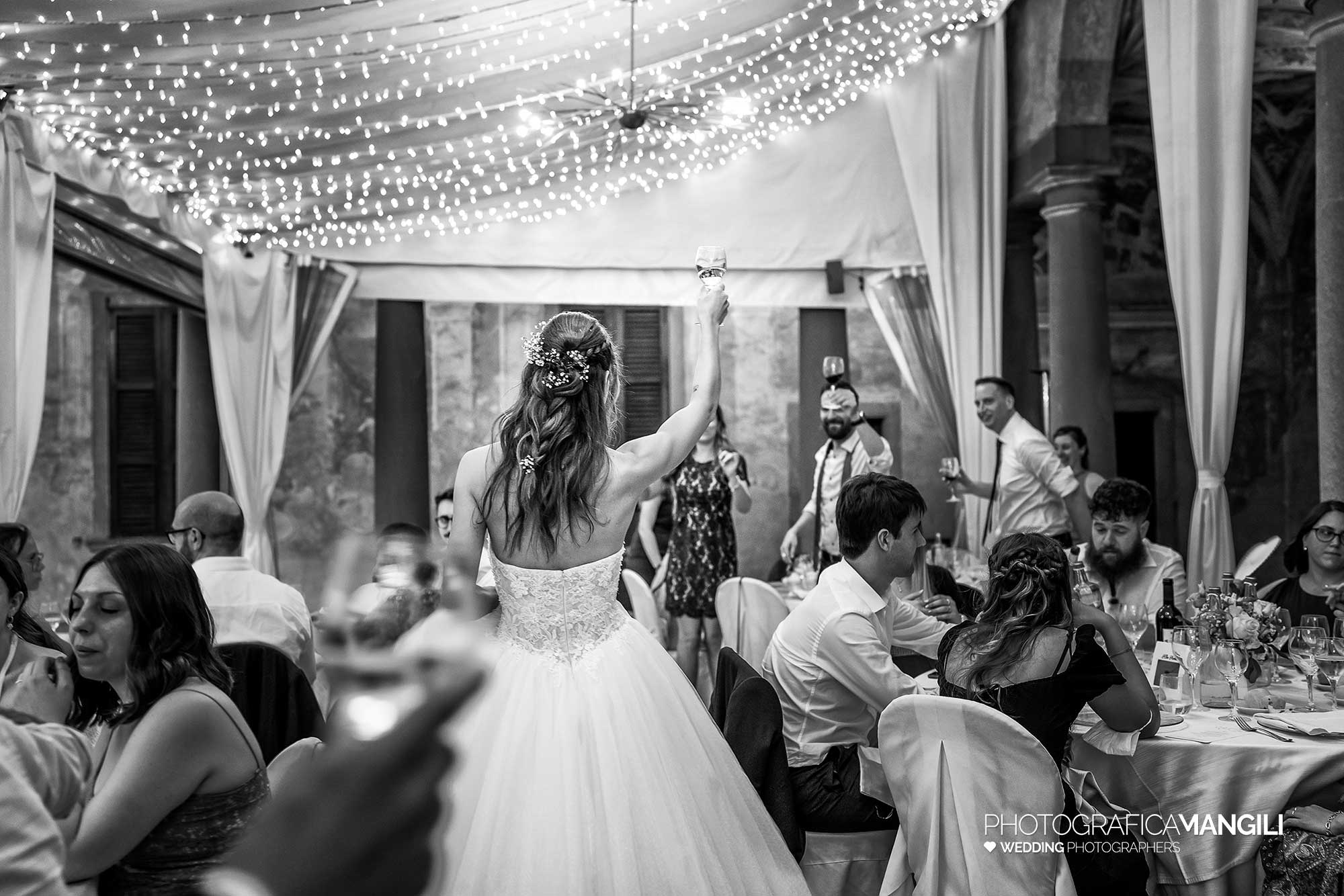 054 fotografo matrimonio reportage wedding sposa brindisi sala pranzo castello cavernago bergamo 054 fotografo matrimonio reportage wedding sposa brindisi sala pranzo castello cavernago bergamo