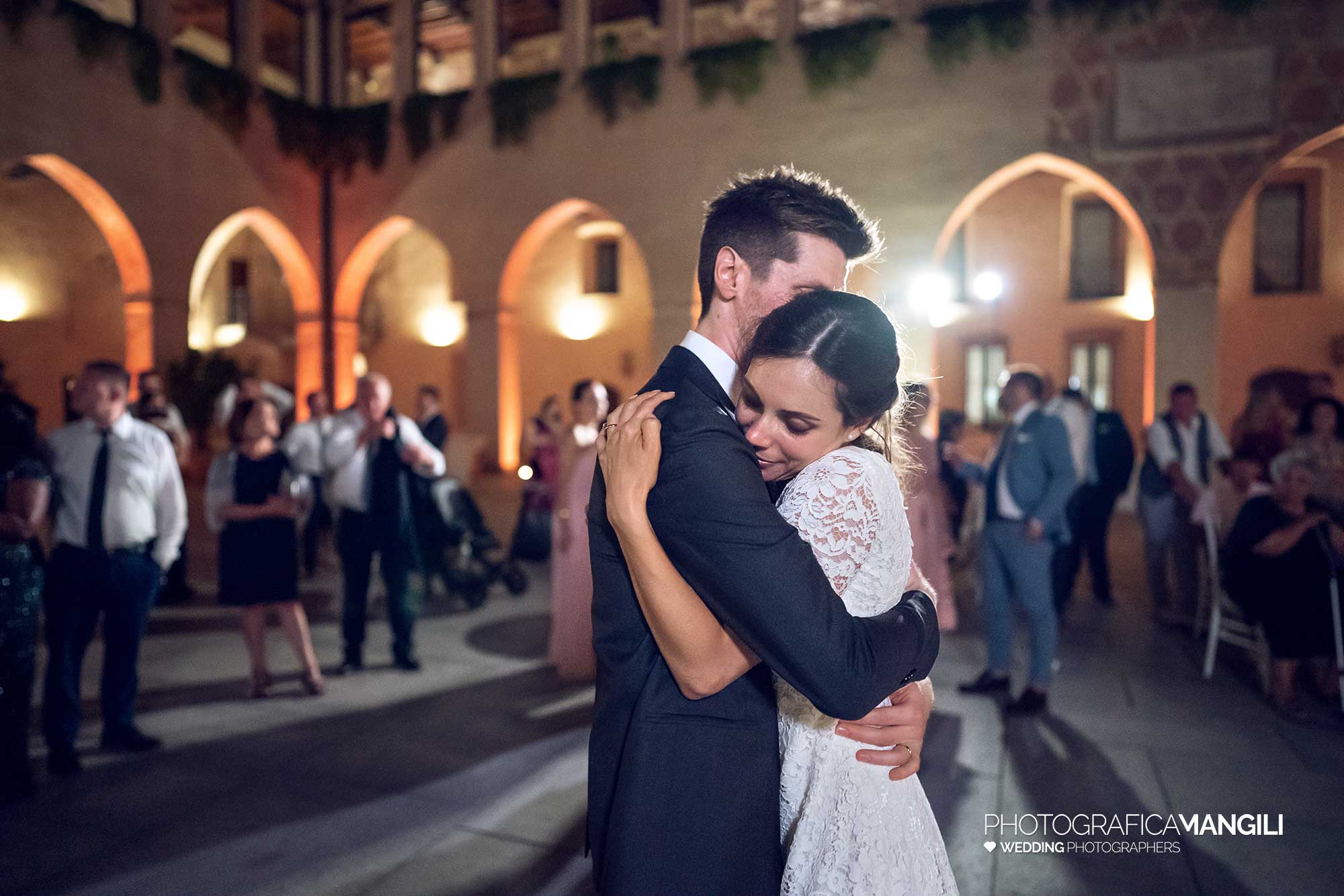 054 fotografo matrimonio reportage wedding sposi primo ballo castello visconteo cassano d adda milano 054 fotografo matrimonio reportage wedding sposi primo ballo castello visconteo cassano d adda milano