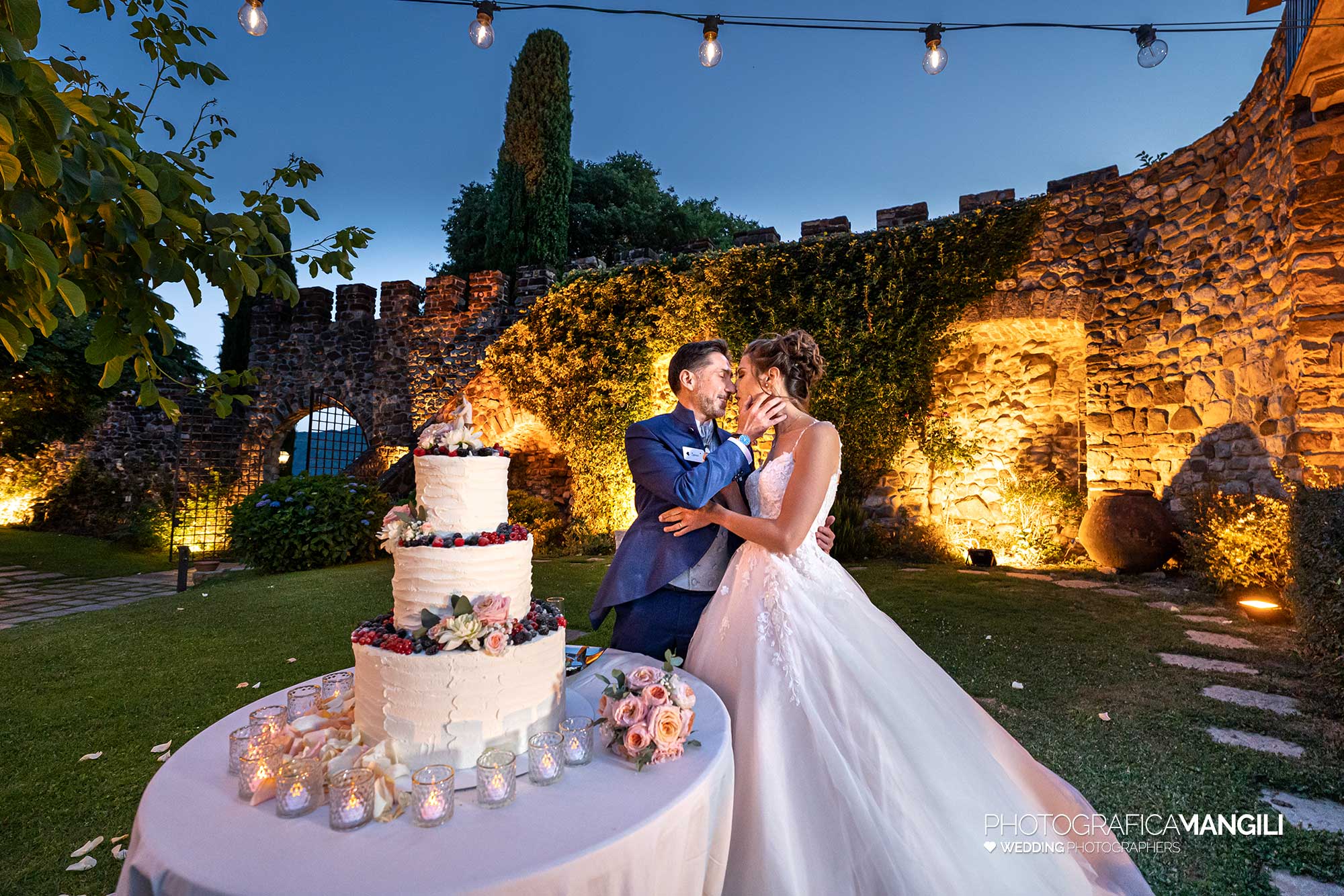054 fotografo matrimonio reportage wedding sposi taglio torta castello rossino calolziocorte lago como lecco 054 fotografo matrimonio reportage wedding sposi taglio torta castello rossino calolziocorte lago como lecco