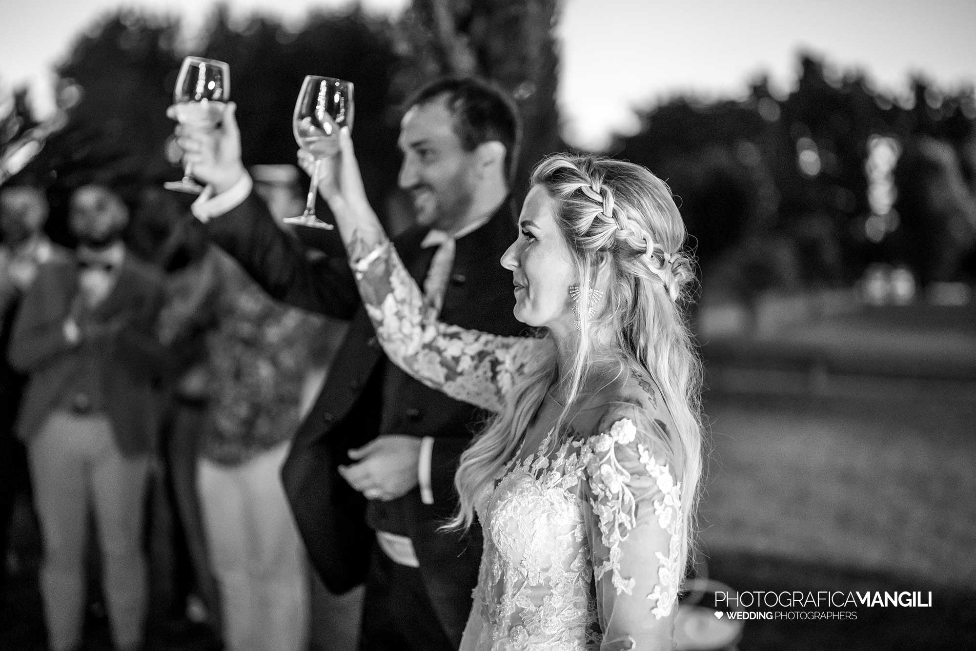 061 fotografo matrimonio reportage wedding sposi brindisi fuochi artificio villa valenca rovato brescia 061 fotografo matrimonio reportage wedding sposi brindisi fuochi artificio villa valenca rovato brescia