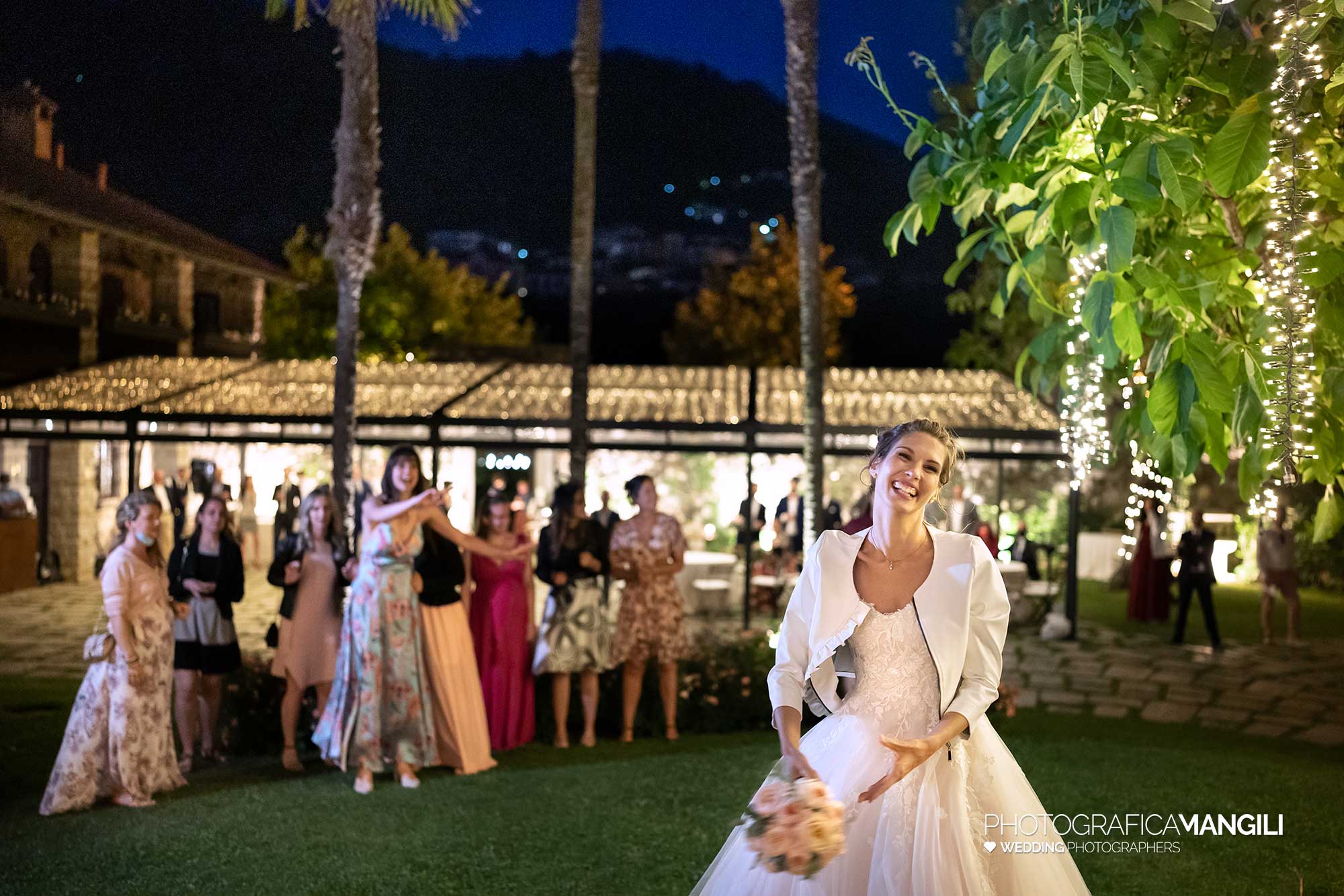 061 fotografo matrimonio reportage wedding sposi lancio bouquet castello rossino calolziocorte lago como lecco 061 fotografo matrimonio reportage wedding sposi lancio bouquet castello rossino calolziocorte lago como lecco