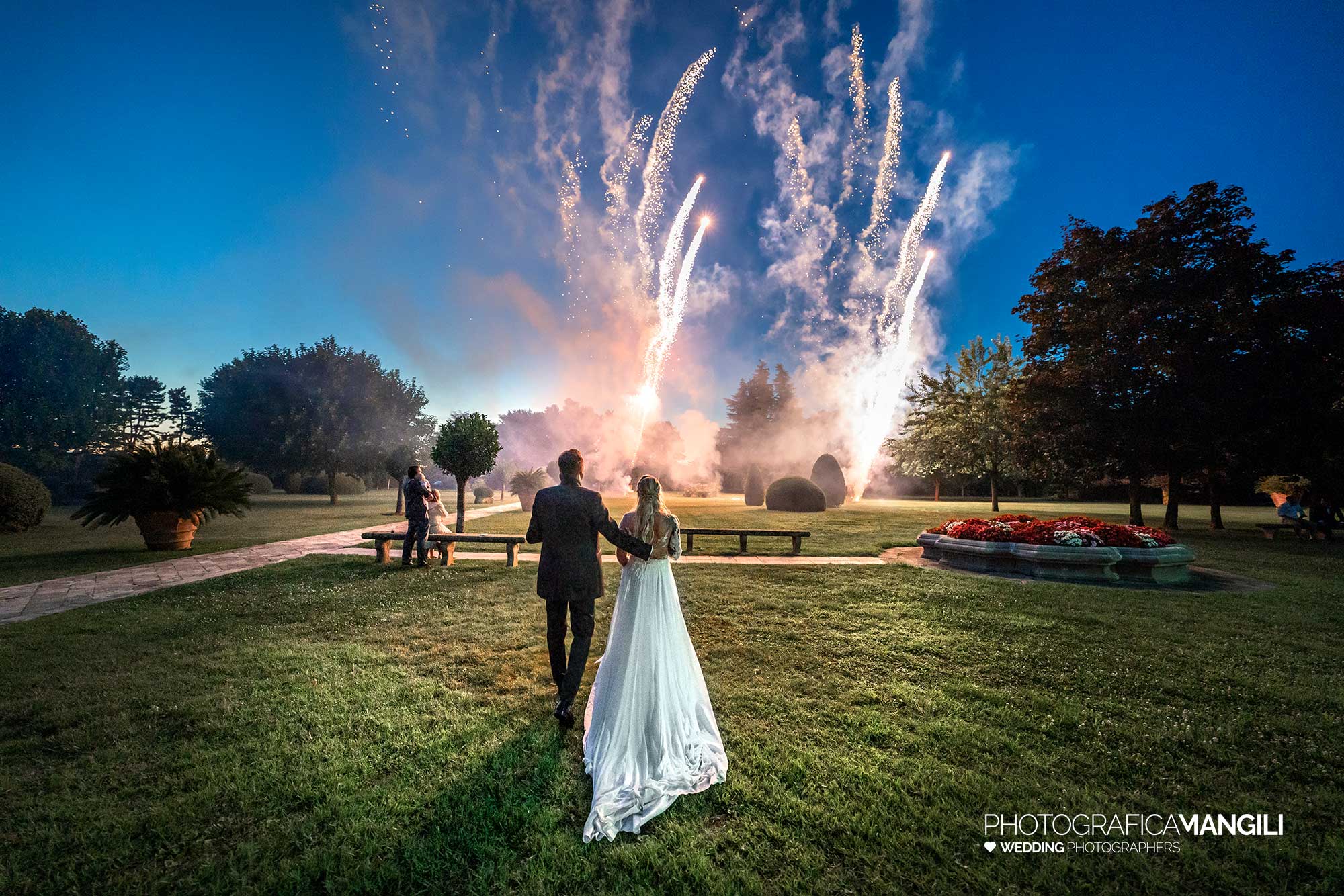 062 fotografo matrimonio reportage wedding sposi brindisi fuochi artificio villa valenca rovato brescia 062 fotografo matrimonio reportage wedding sposi brindisi fuochi artificio villa valenca rovato brescia