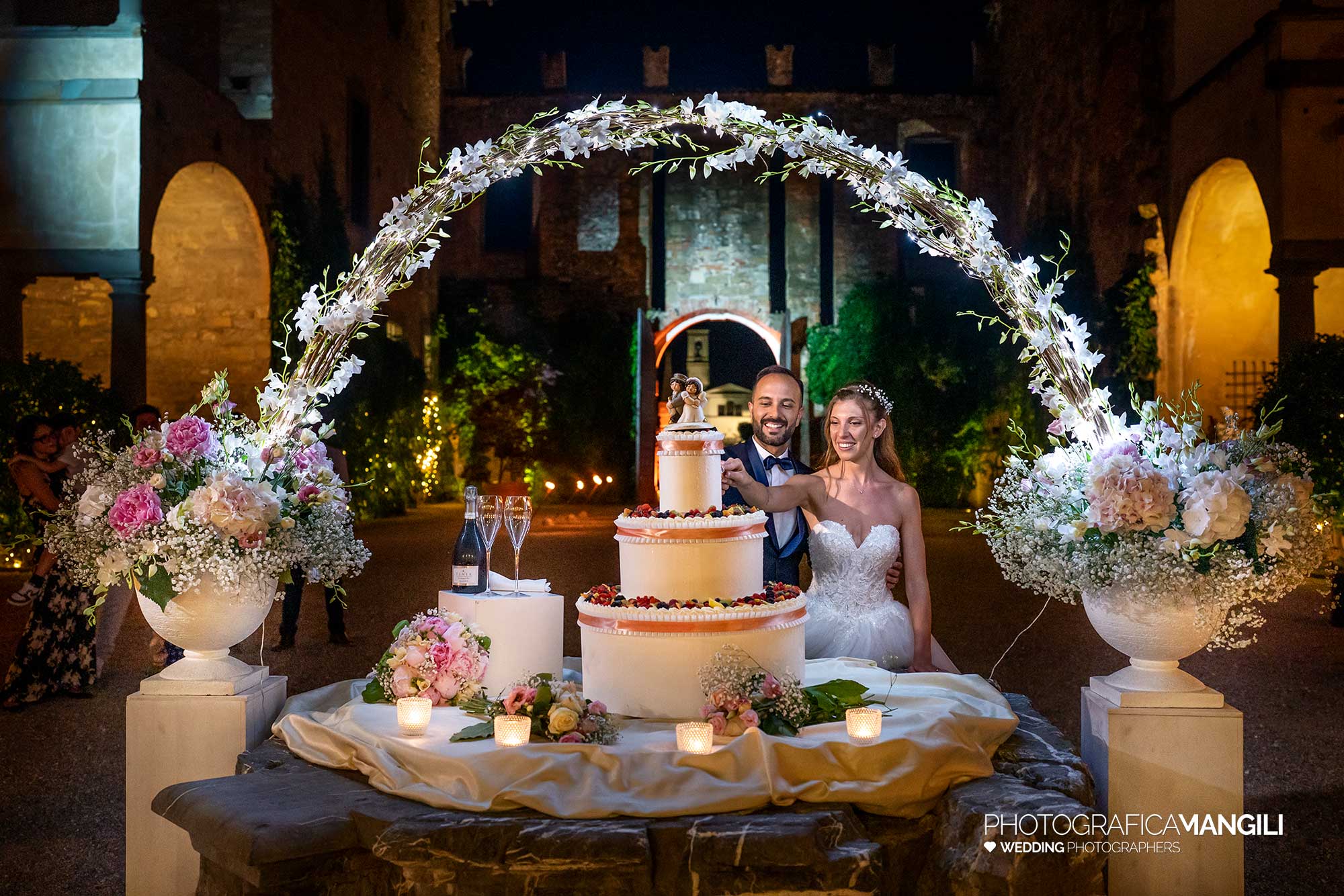 068 fotografo matrimonio reportage wedding sposi taglio torta castello cavernago bergamo 068 fotografo matrimonio reportage wedding sposi taglio torta castello cavernago bergamo