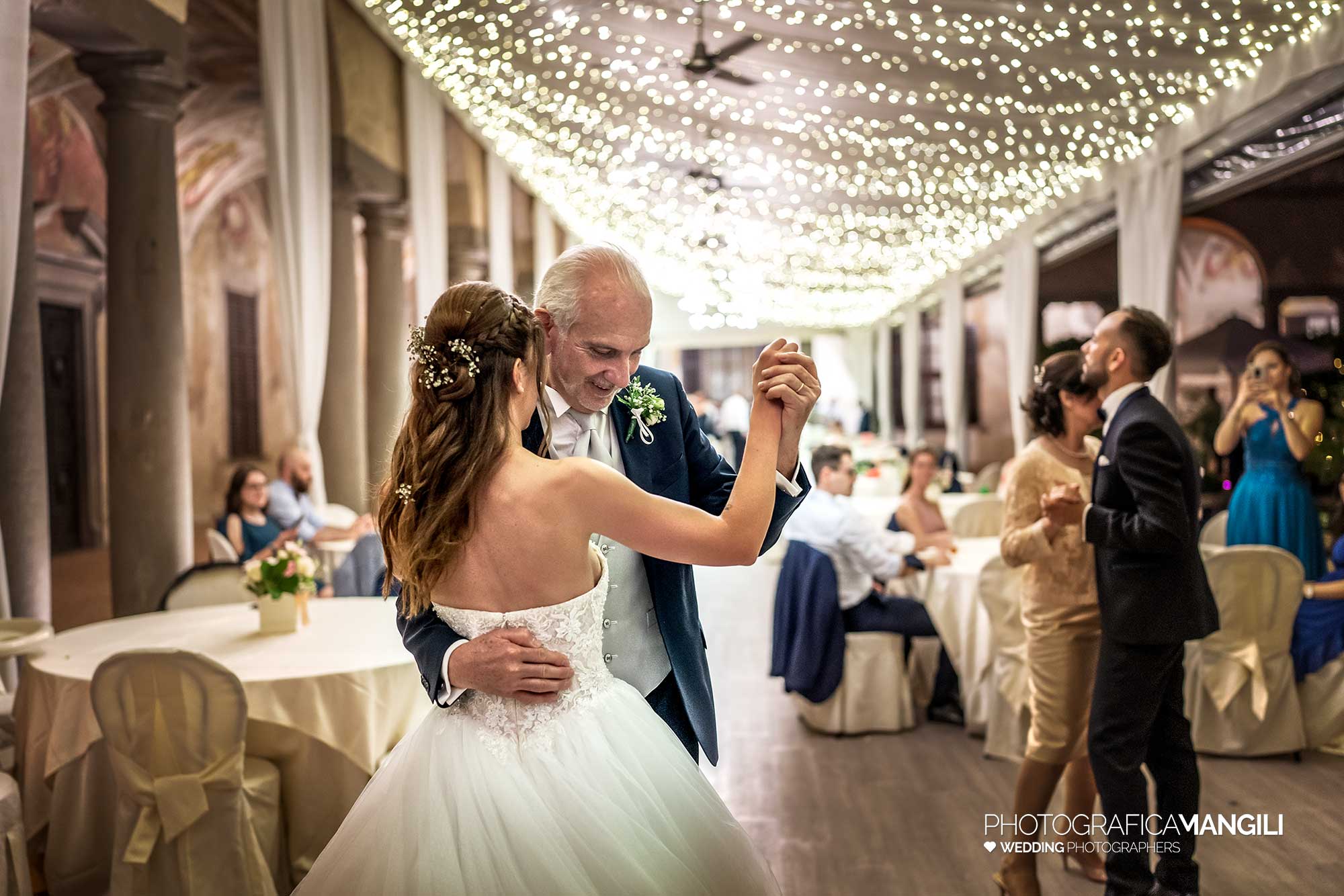 074 fotografo matrimonio reportage wedding ballo sposa papà castello cavernago bergamo 074 fotografo matrimonio reportage wedding ballo sposa papà castello cavernago bergamo