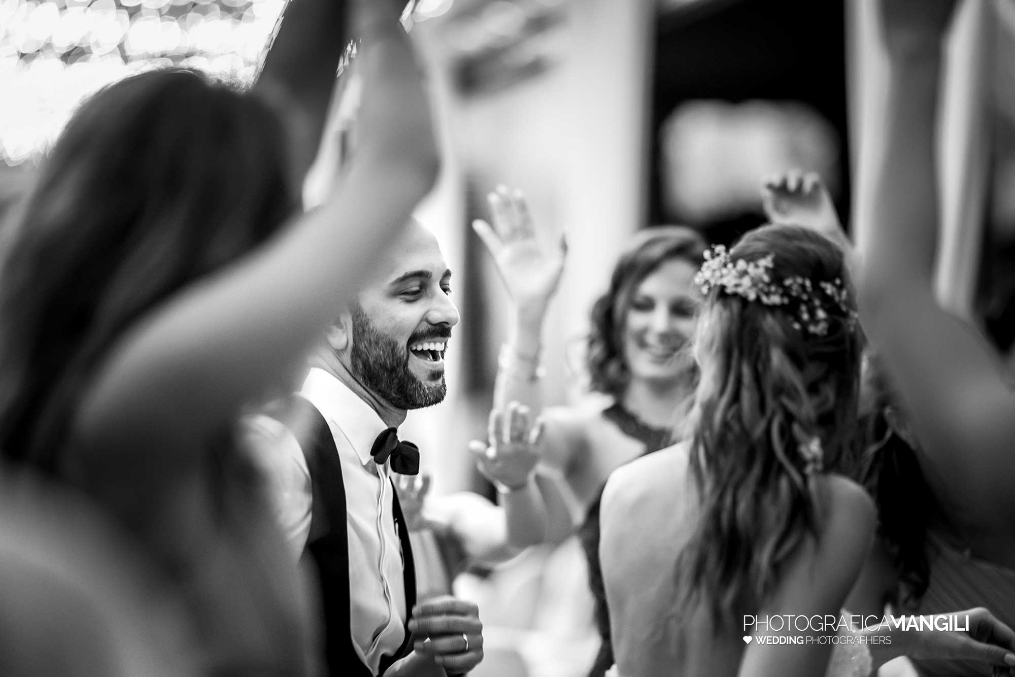 078 fotografo matrimonio reportage wedding balli amici sposi castello cavernago bergamo 078 fotografo matrimonio reportage wedding balli amici sposi castello cavernago bergamo