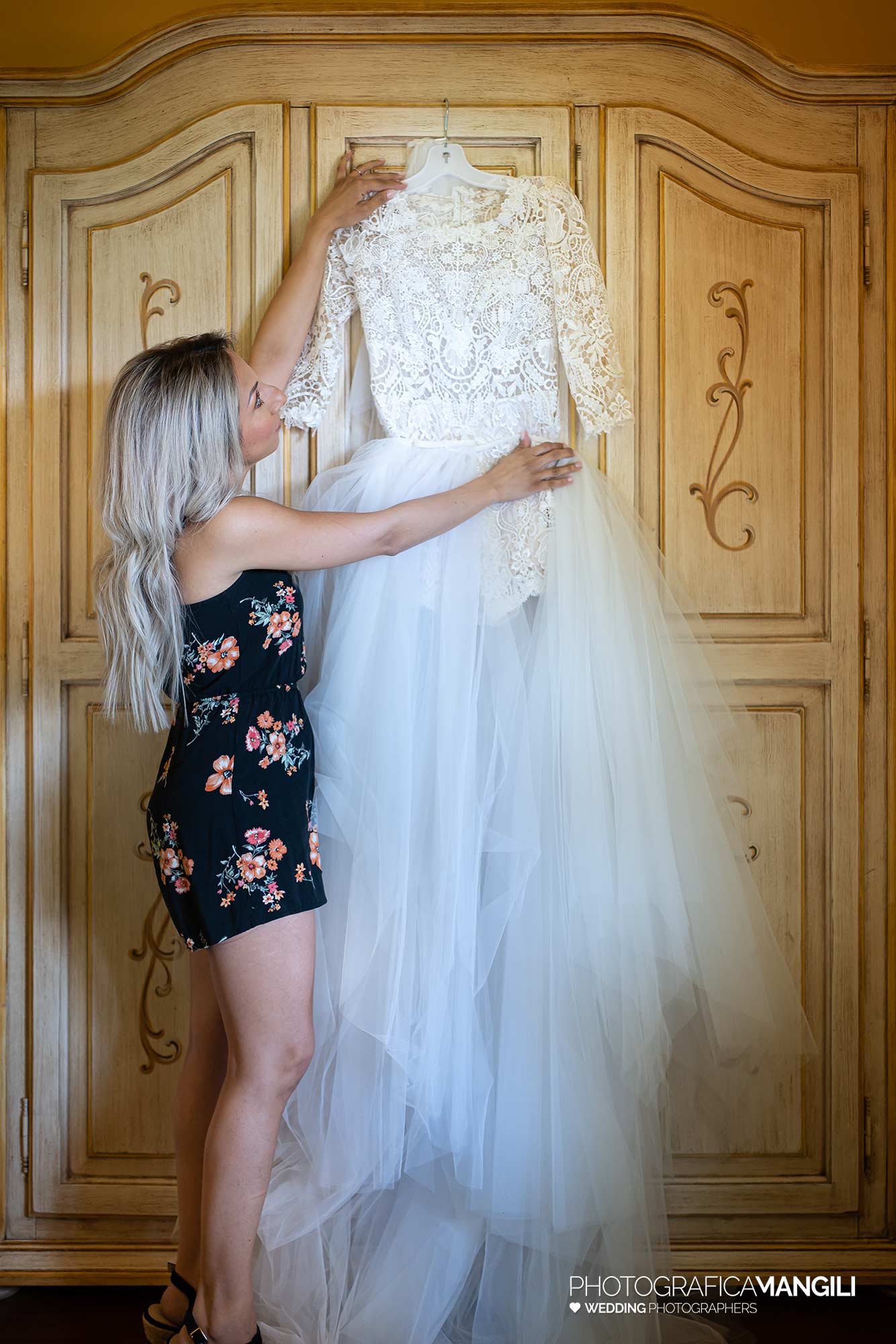 001 reportage foto matrimonio wedding preparazione vestizione abito sposa madonnina barni lecco 001 reportage foto matrimonio wedding preparazione vestizione abito sposa madonnina barni lecco