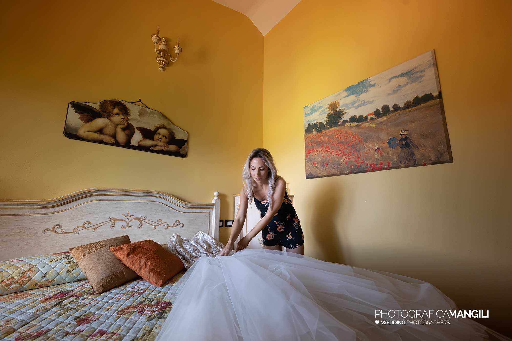 002 reportage foto matrimonio wedding preparazione vestizione abito sposa madonnina barni lecco 002 reportage foto matrimonio wedding preparazione vestizione abito sposa madonnina barni lecco