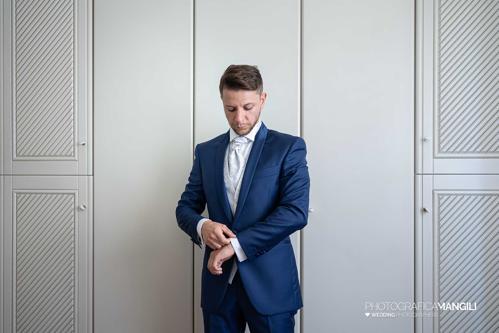 003 fotografo matrimonio reportage wedding preparazione sposo giacca merate brianza 003 fotografo matrimonio reportage wedding preparazione sposo giacca merate brianza