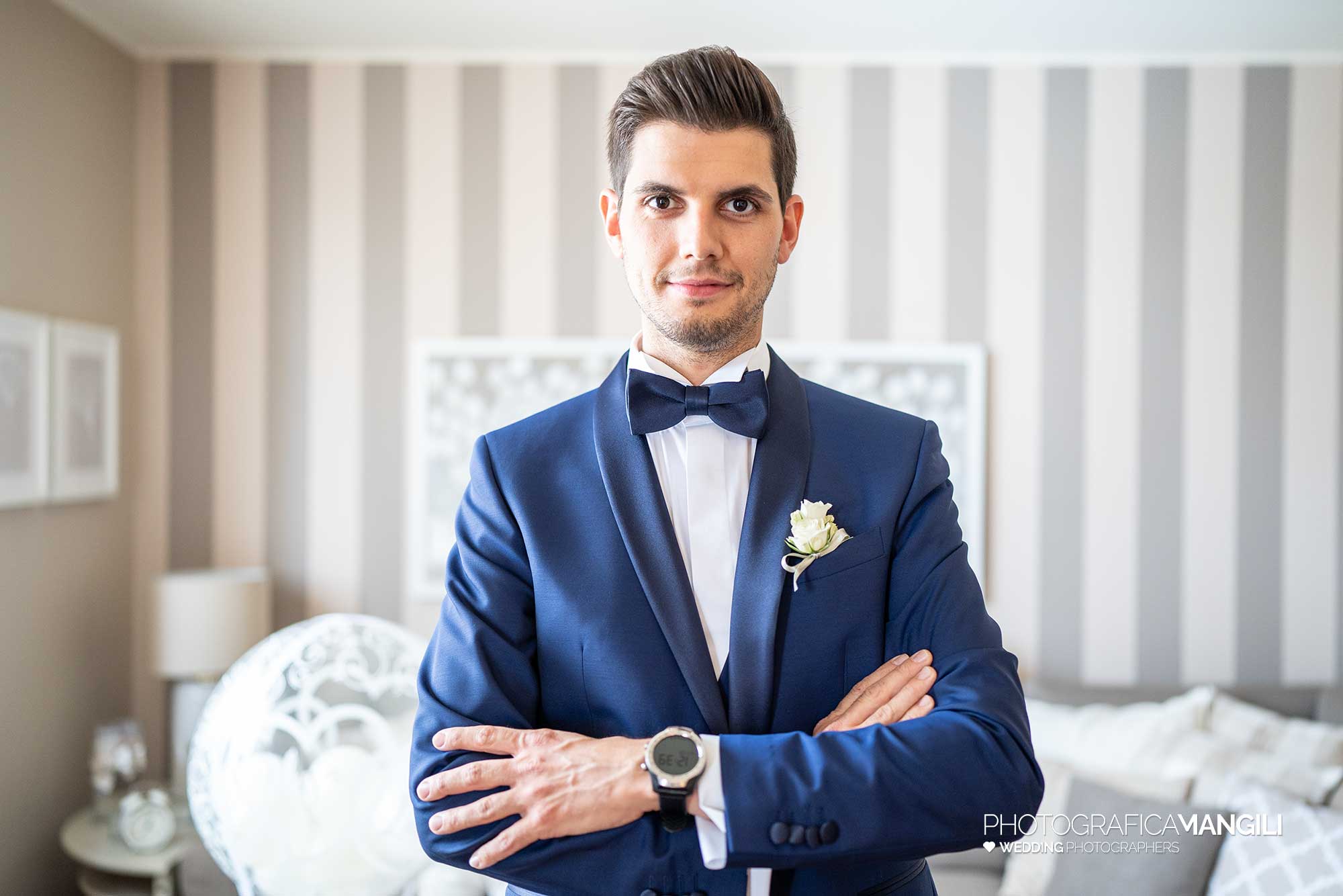 003 fotografo matrimonio reportage wedding preparazione sposo vestizione carugate milano 003 fotografo matrimonio reportage wedding preparazione sposo vestizione carugate milano