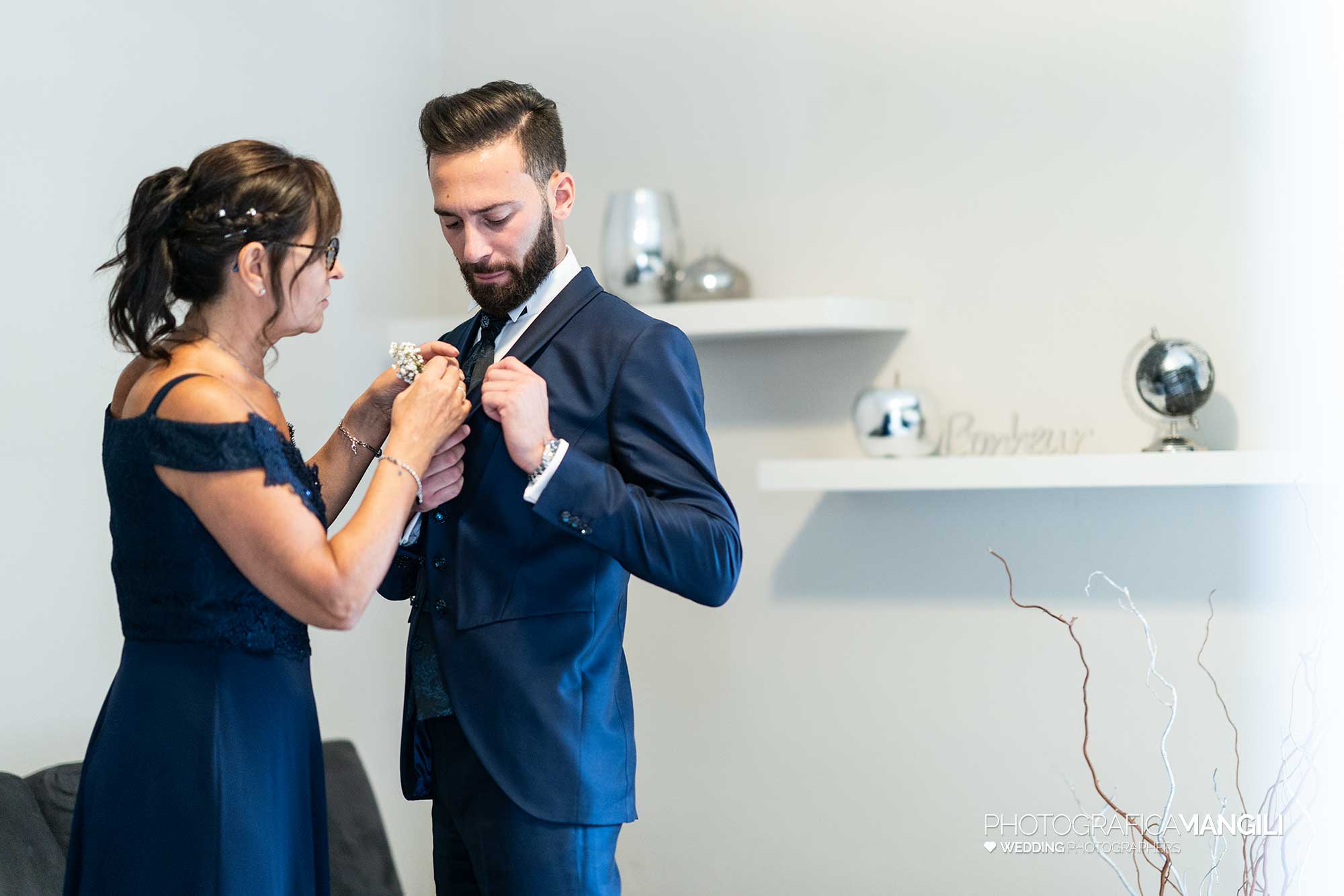 003 fotografo matrimonio reportage wedding preparazione vestizione sposo monza brianza 003 fotografo matrimonio reportage wedding preparazione vestizione sposo monza brianza