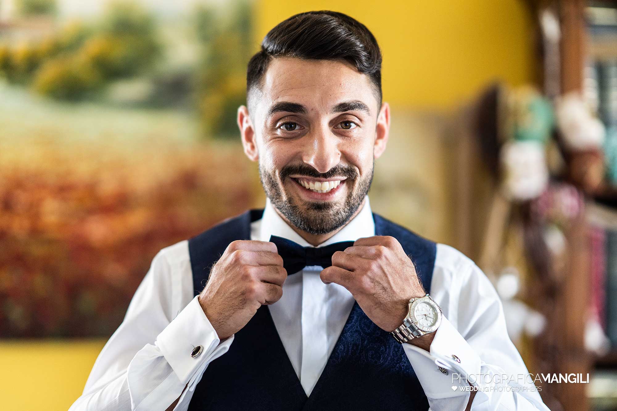 003 fotografo matrimonio reportage wedding preparazione vestizione sposo papillon monza 003 fotografo matrimonio reportage wedding preparazione vestizione sposo papillon monza