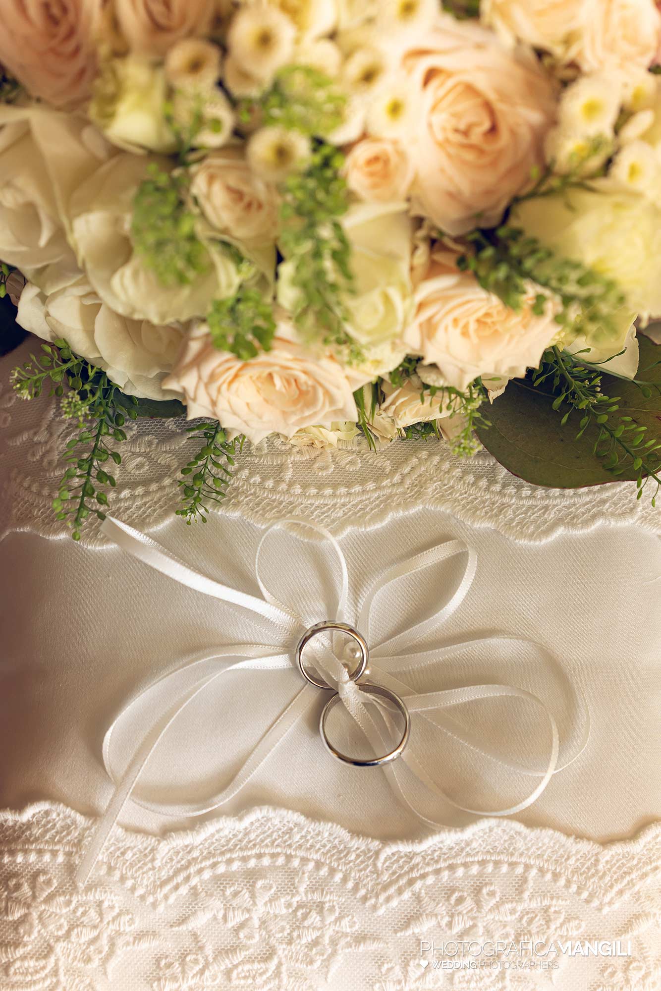 003 reportage foto matrimonio wedding preparazione vestizione anelli sposi madonnina barni lecco 003 reportage foto matrimonio wedding preparazione vestizione anelli sposi madonnina barni lecco