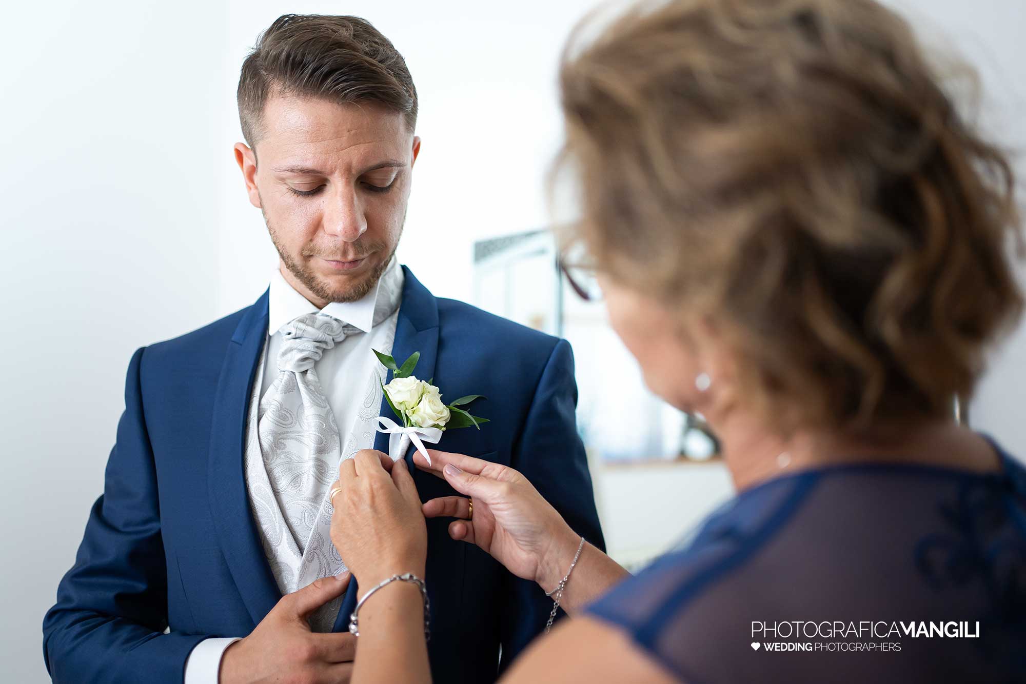 004 fotografo matrimonio reportage wedding preparazione sposo merate brianza 004 fotografo matrimonio reportage wedding preparazione sposo merate brianza