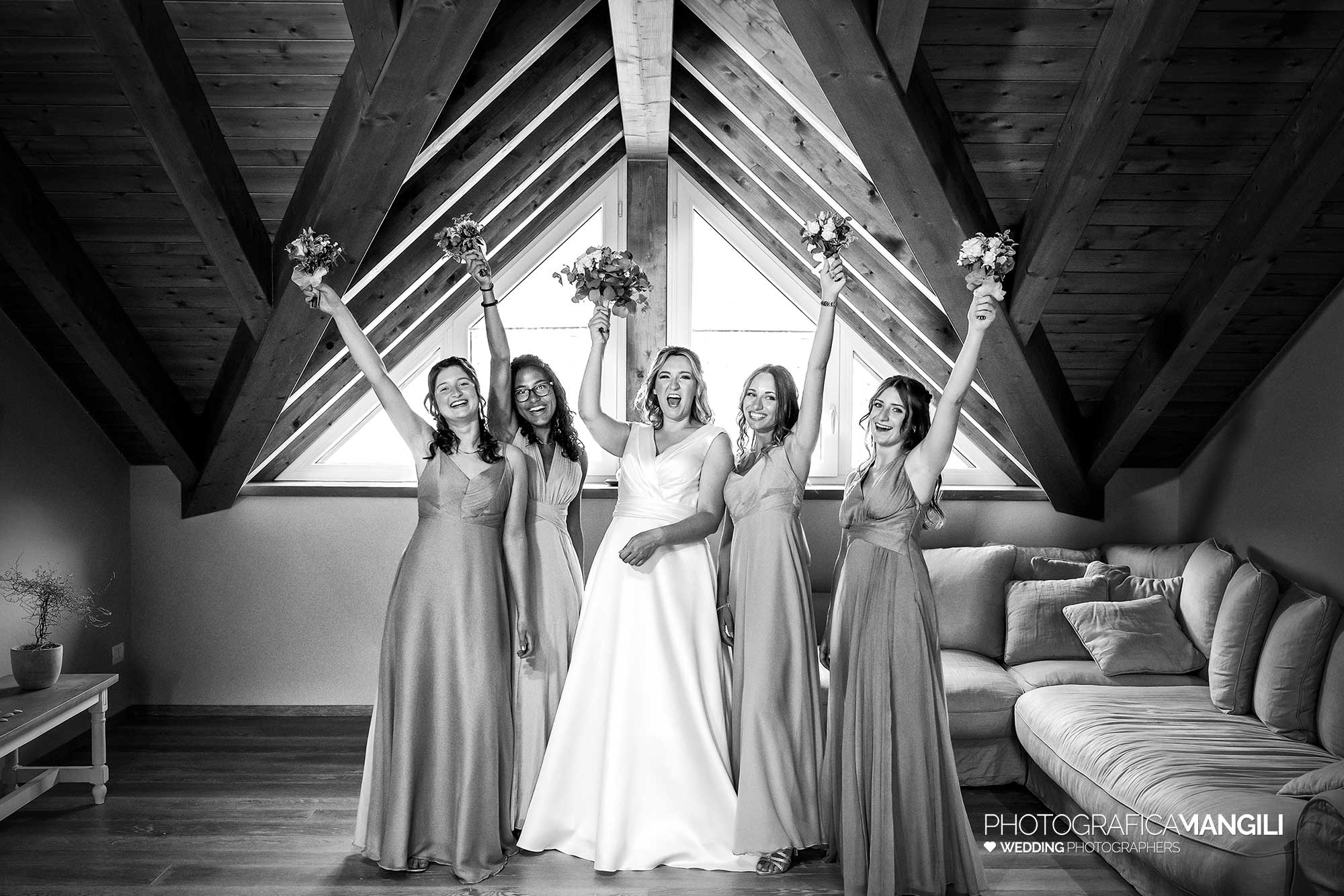 004 fotografo matrimonio reportage wedding sposa abito damiglelle preparativi lecco 004 fotografo matrimonio reportage wedding sposa abito damiglelle preparativi lecco