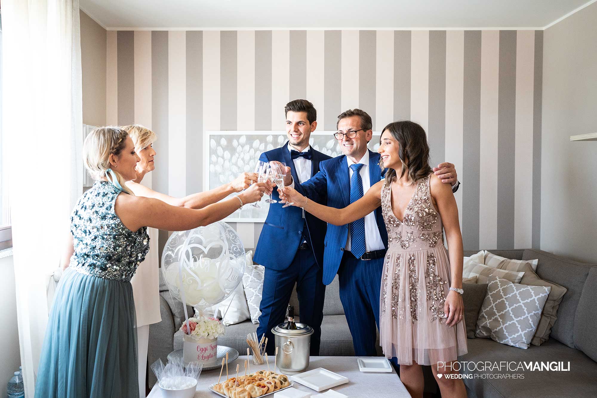 005 fotografo matrimonio reportage wedding preparazione sposo brindisi carugate milano 005 fotografo matrimonio reportage wedding preparazione sposo brindisi carugate milano